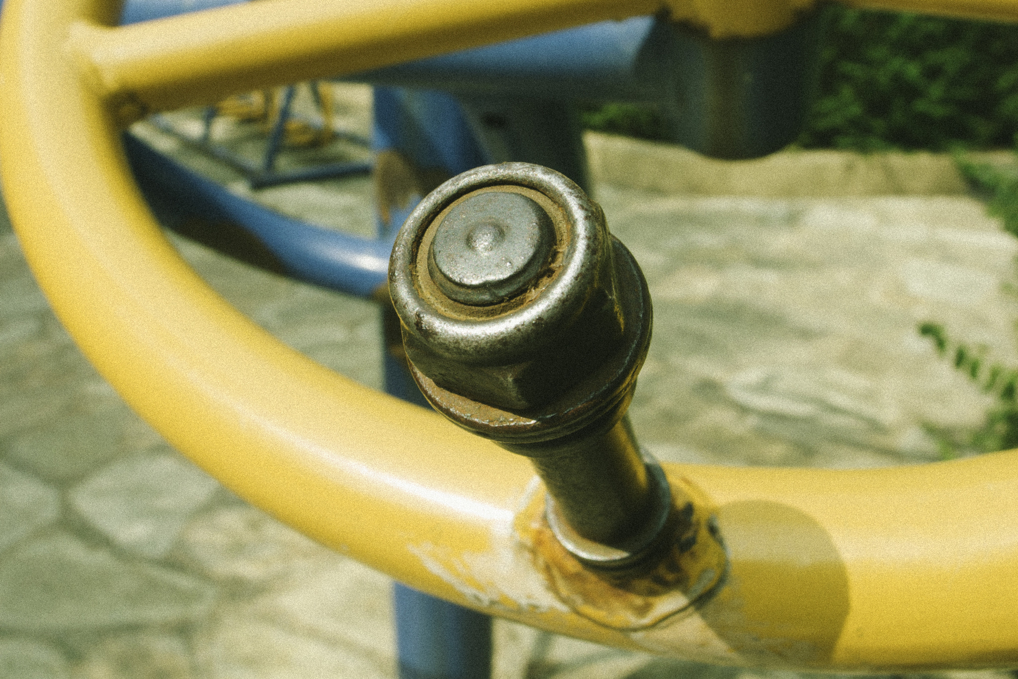 Ricoh GR DIGITAL 2 sample photo. Wheel handle photography