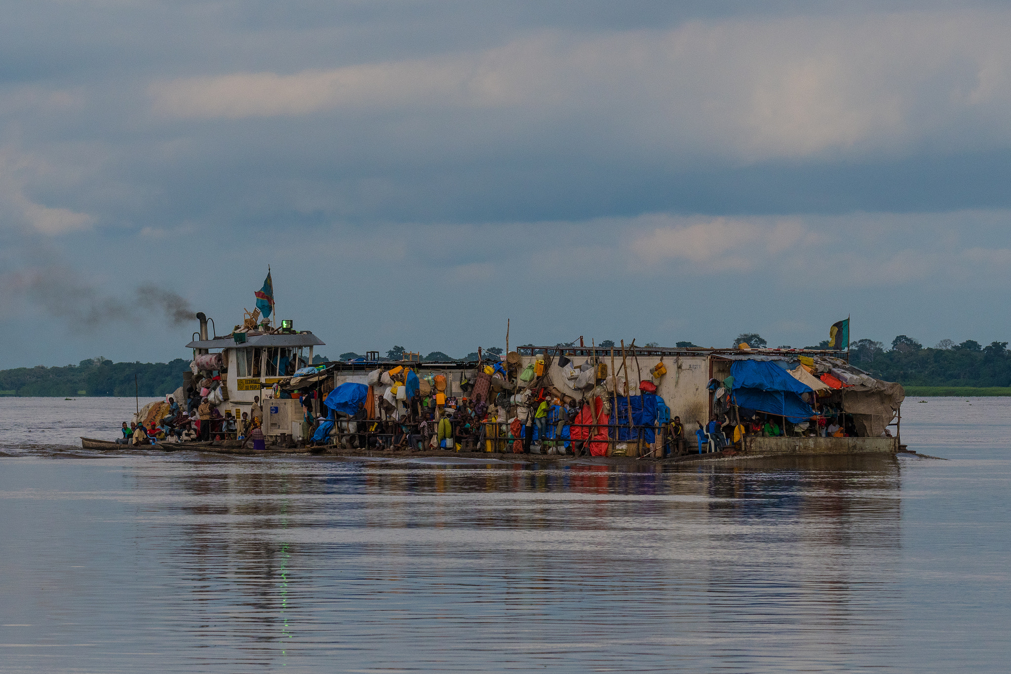 Nikon AF-S Nikkor 70-200mm F4G ED VR sample photo. Crowded boat on the congo - ii photography