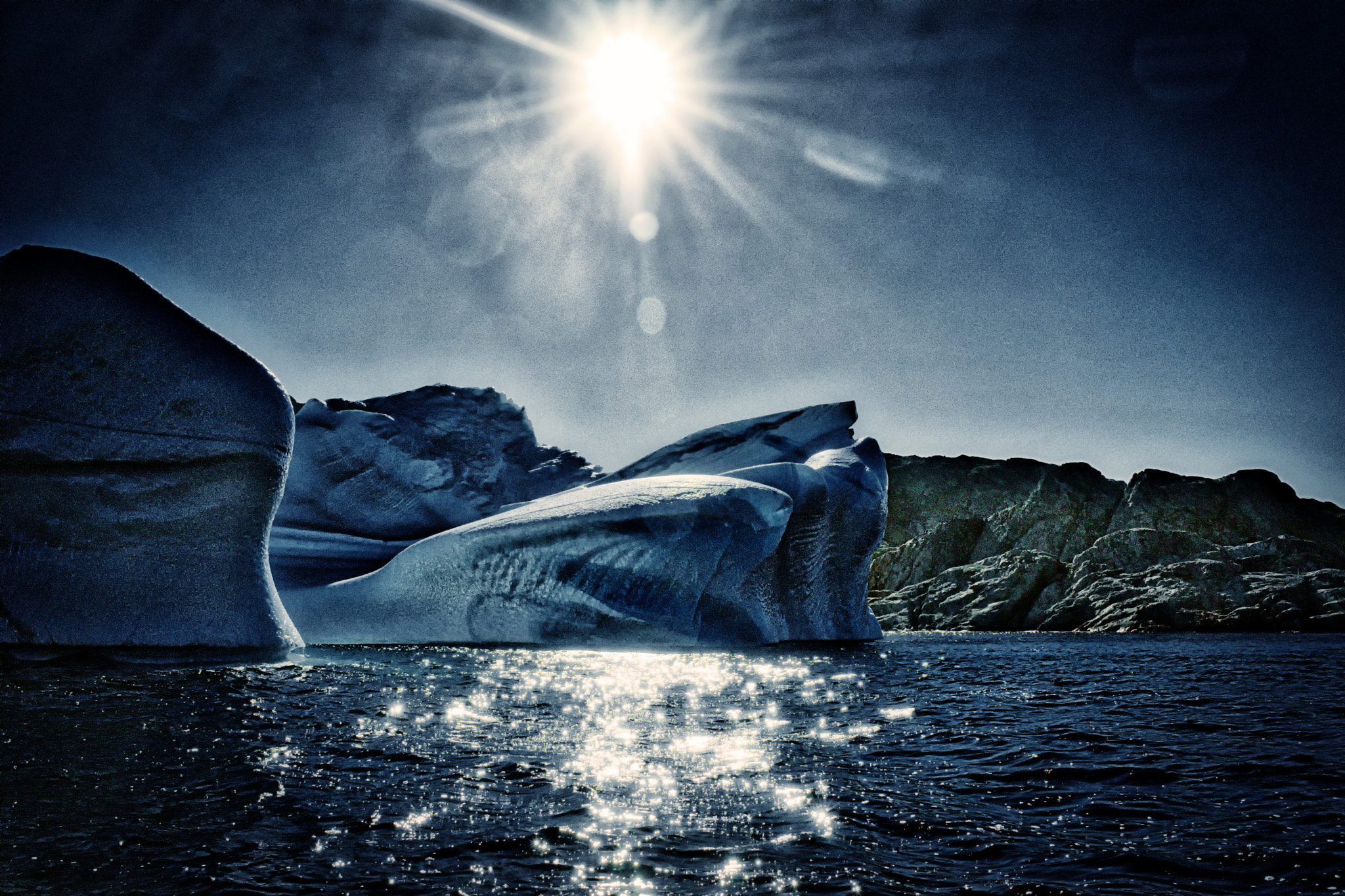 Sony a7 + Sony Distagon T* FE 35mm F1.4 ZA sample photo. Arctic sun photography