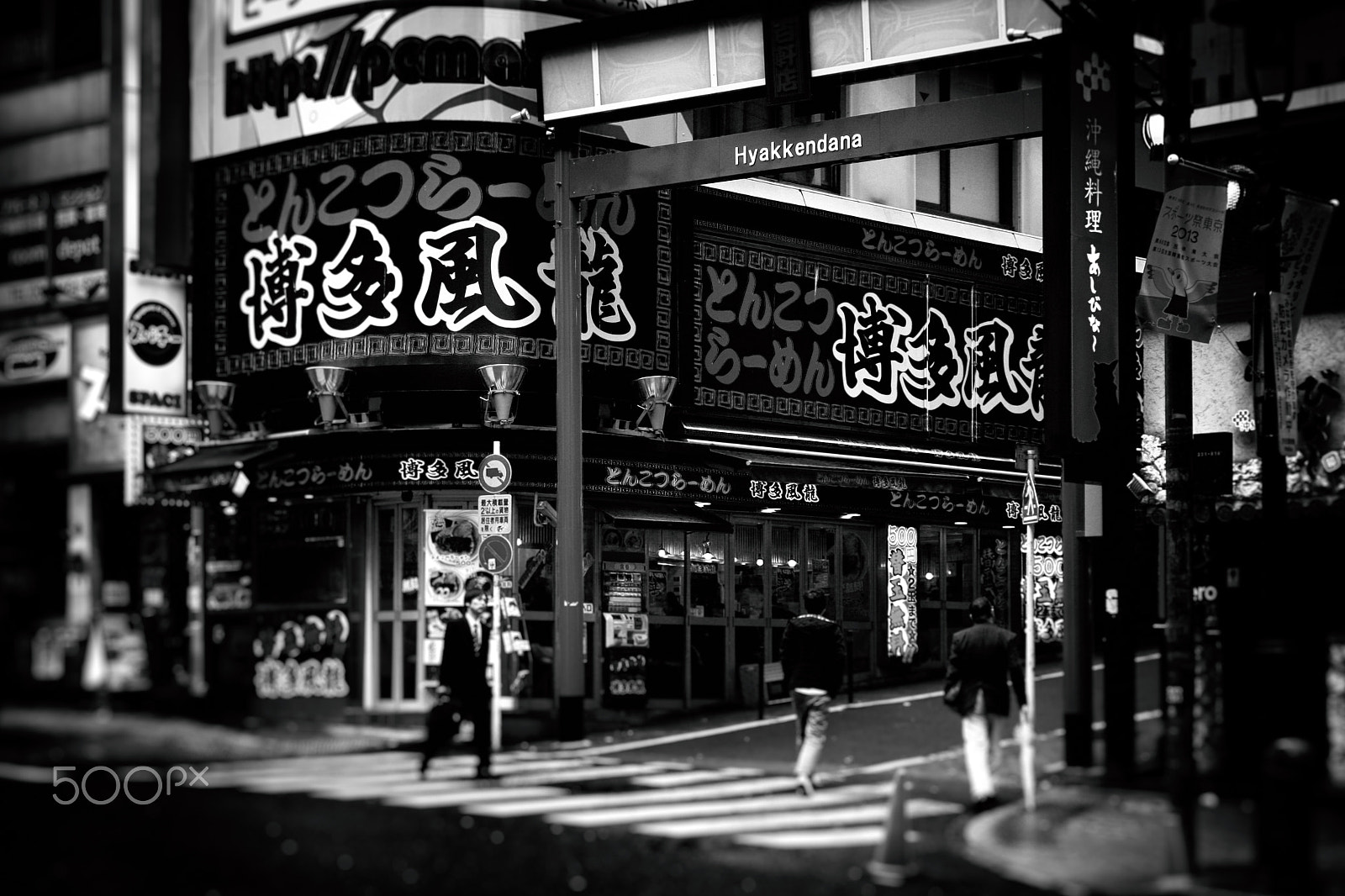 Sigma 18-50mm f/2.8 Macro sample photo. Passing hour photography
