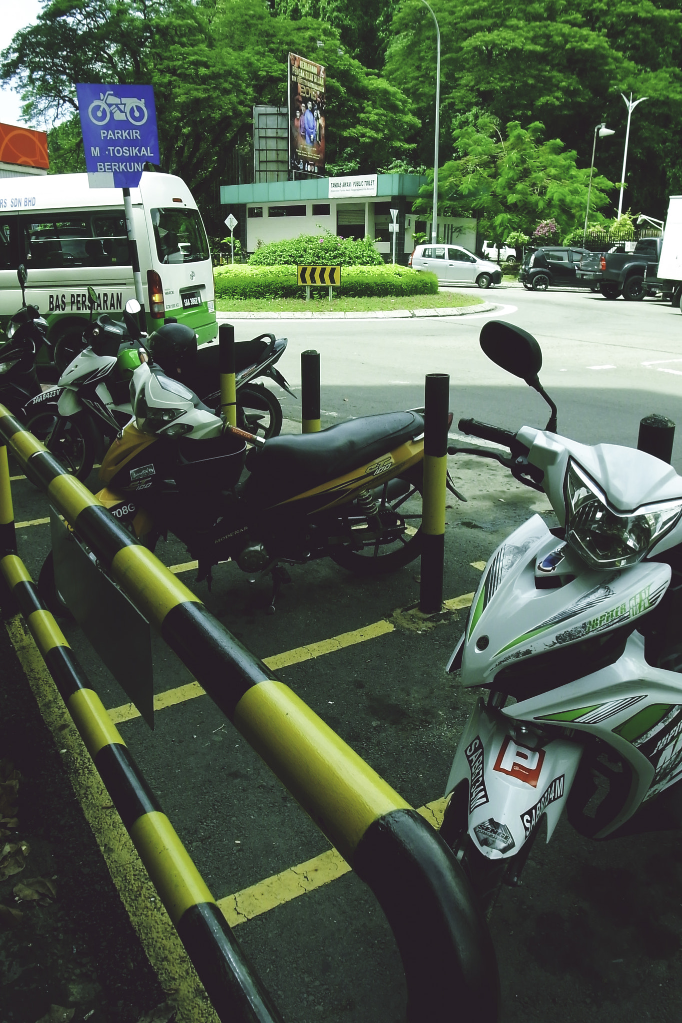 Ricoh GR DIGITAL 2 sample photo. Motocycle photography