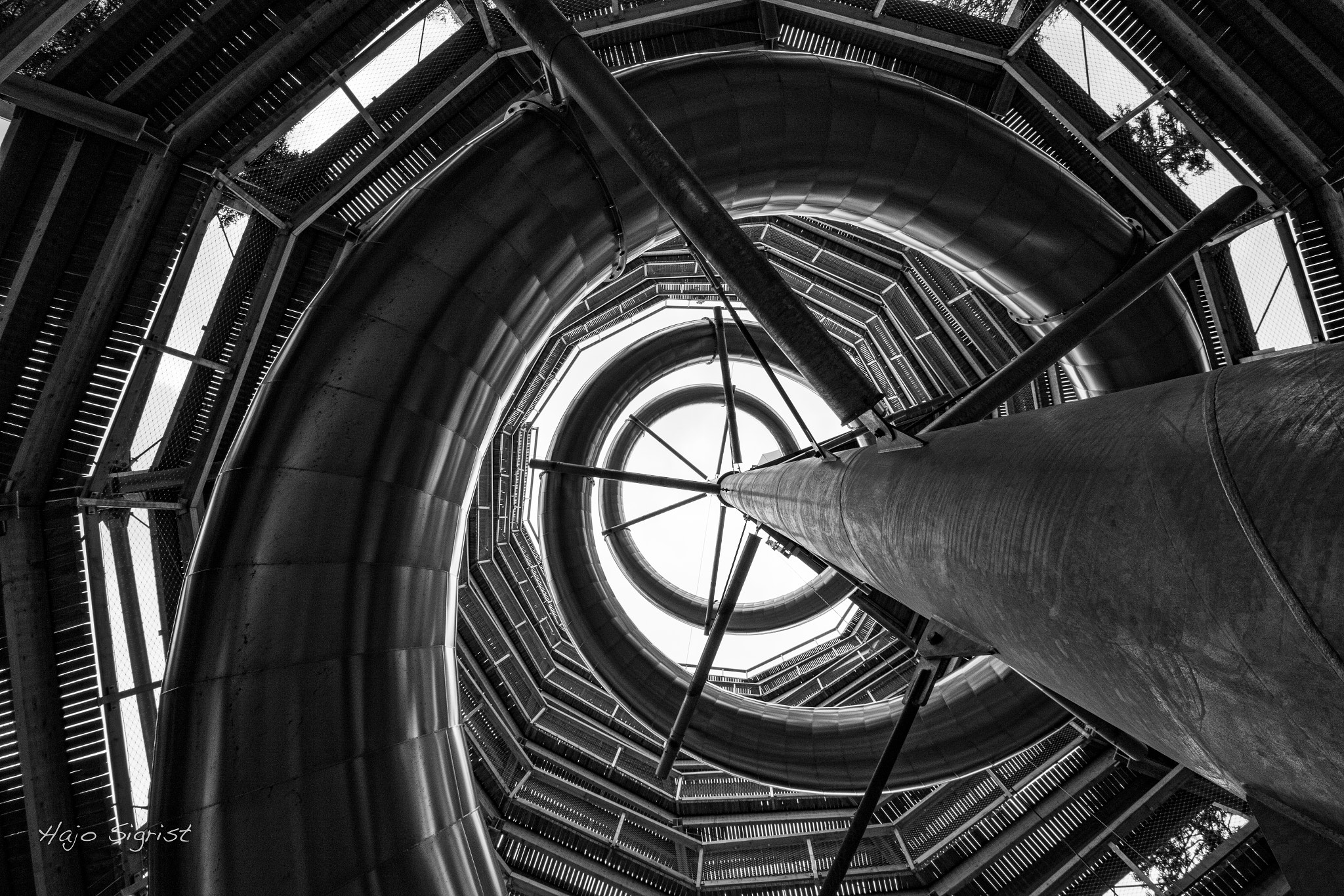 Sigma 8-16mm F4.5-5.6 DC HSM sample photo. Come down photography