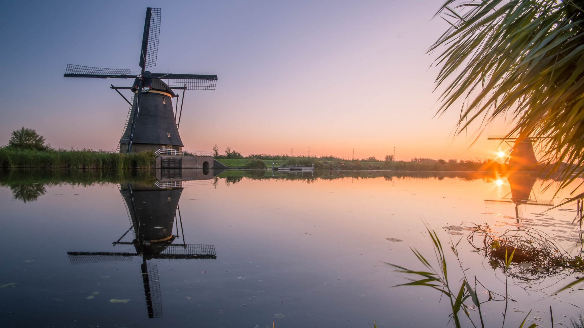 Sigma AF 10-20mm F4-5.6 EX DC sample photo. Kinderdijk mills photography