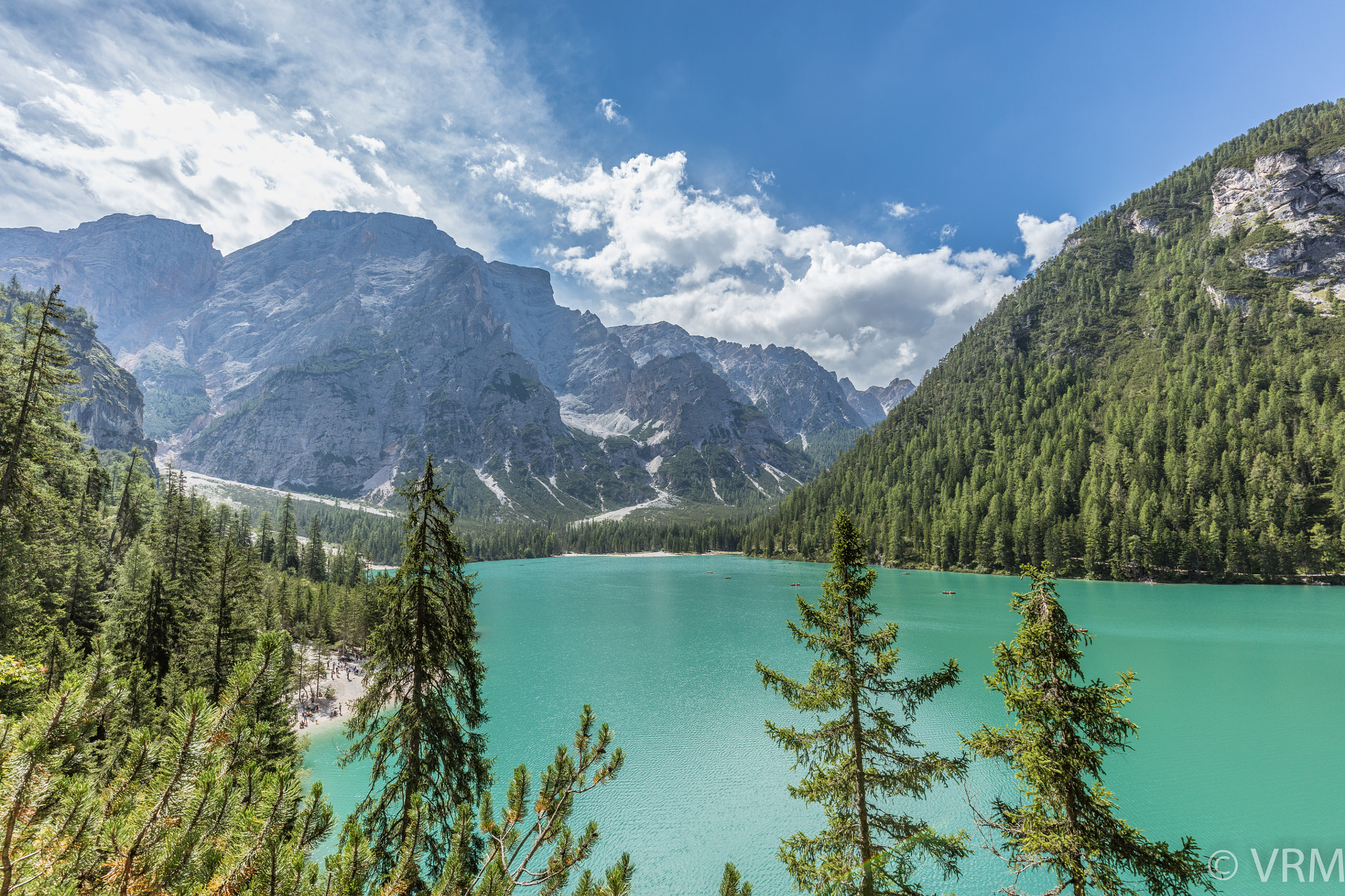 Canon EOS 5DS + Canon EF 16-35mm F4L IS USM sample photo. Lago di braies photography