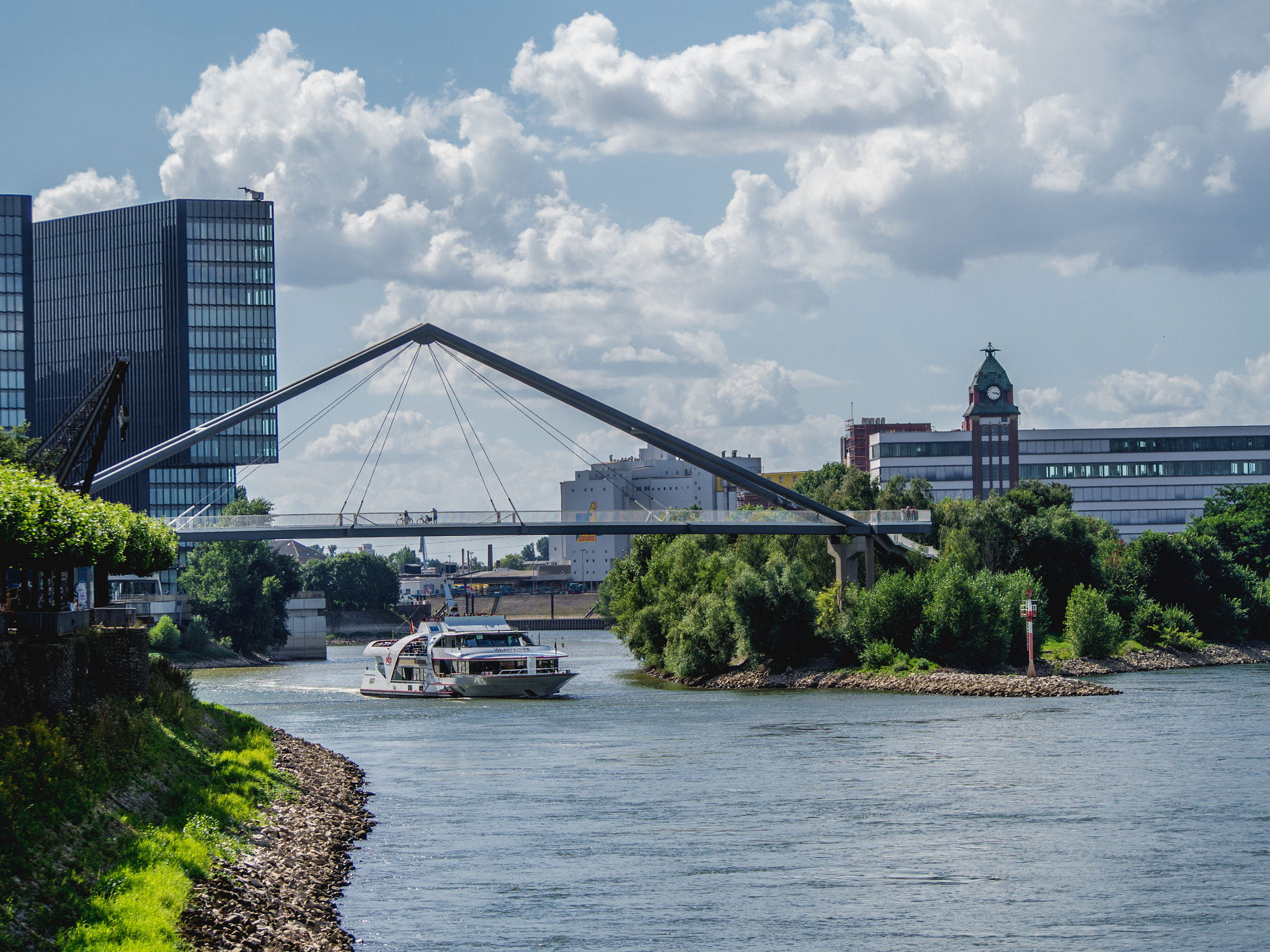 Olympus PEN E-PL6 sample photo. Rhine panorama - düsseldorf photography