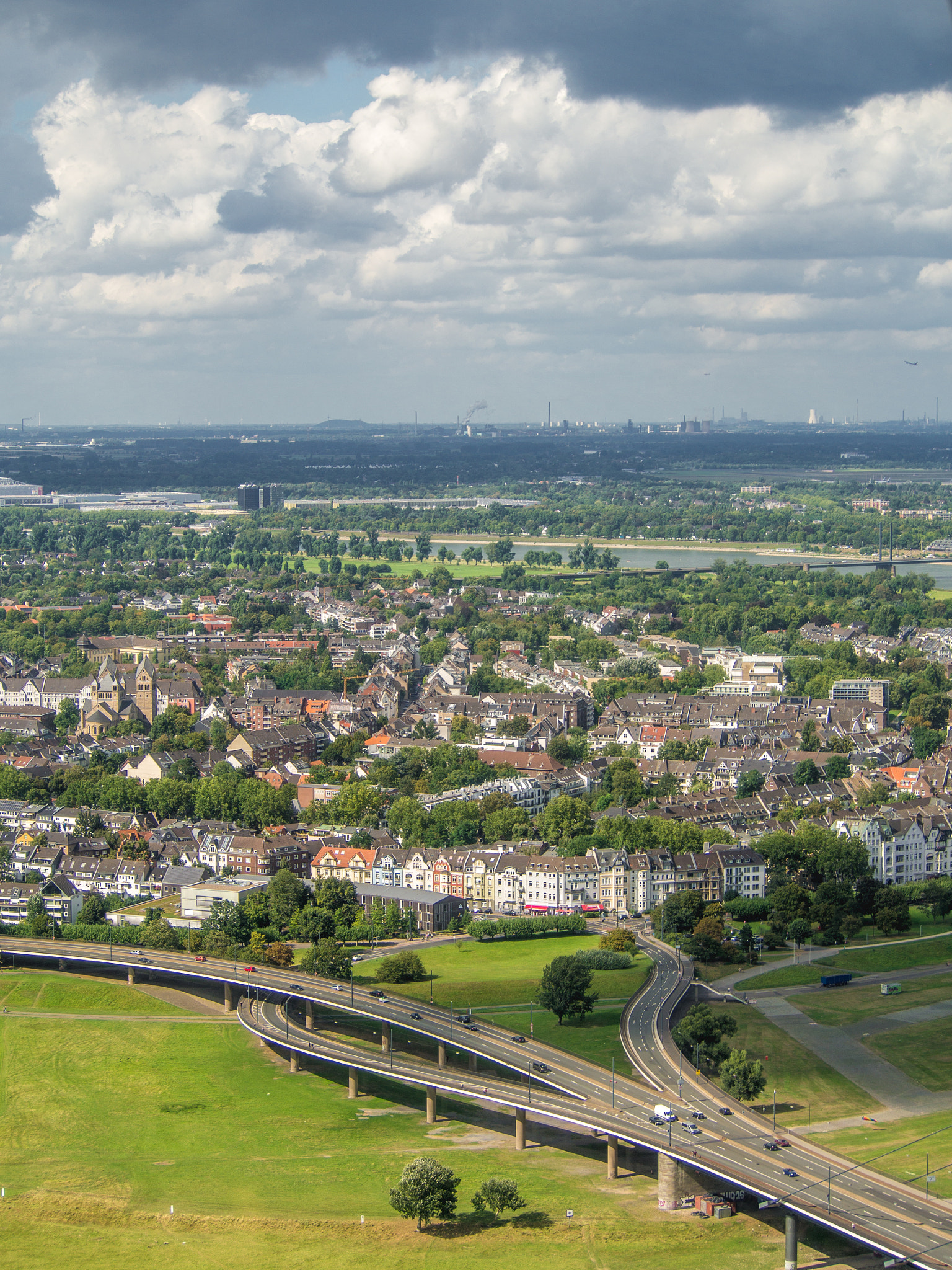 Olympus PEN E-PL6 sample photo. Düsseldorf from above photography