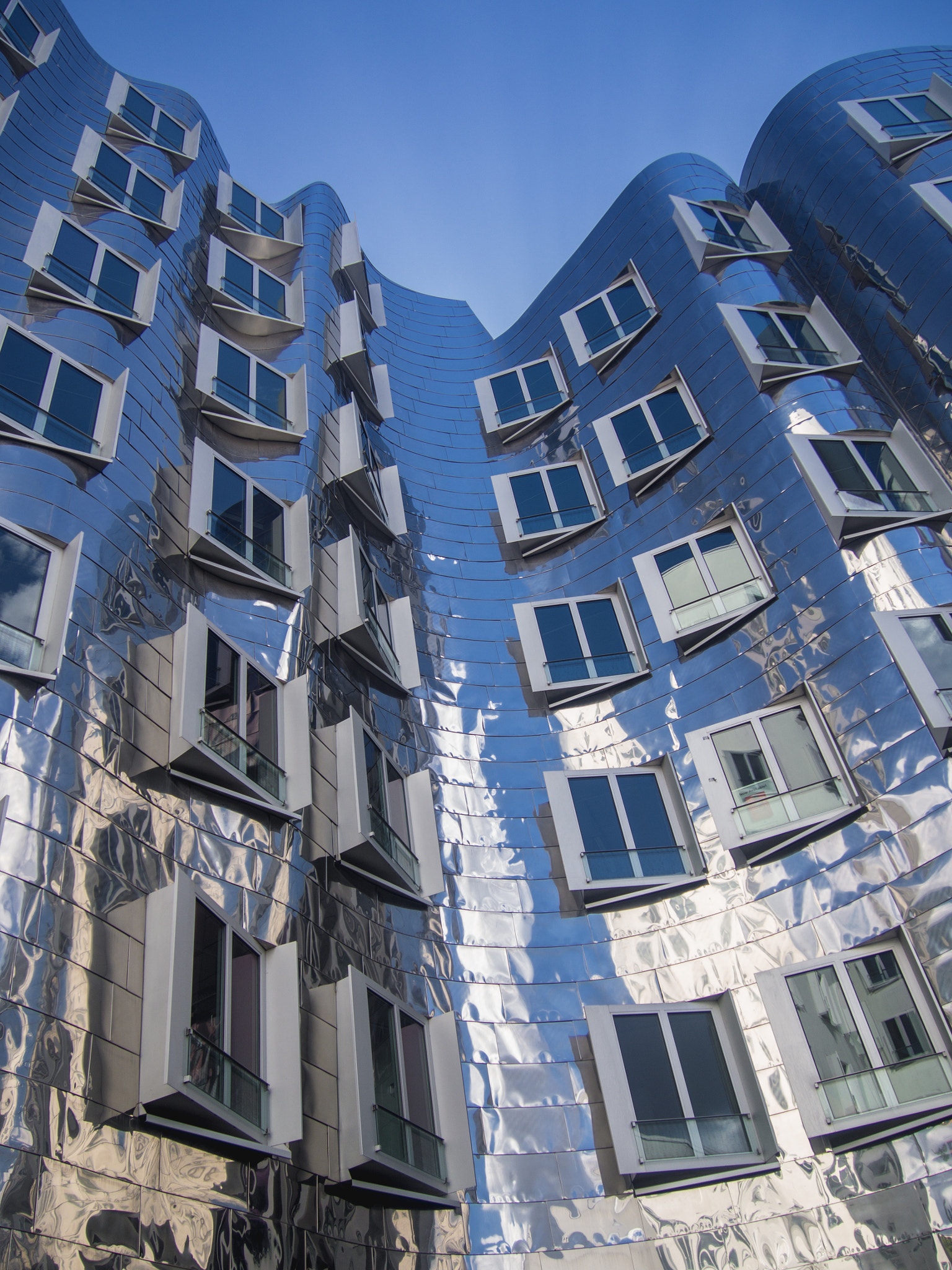 Olympus PEN E-PL6 sample photo. Frank gehry architecture photography