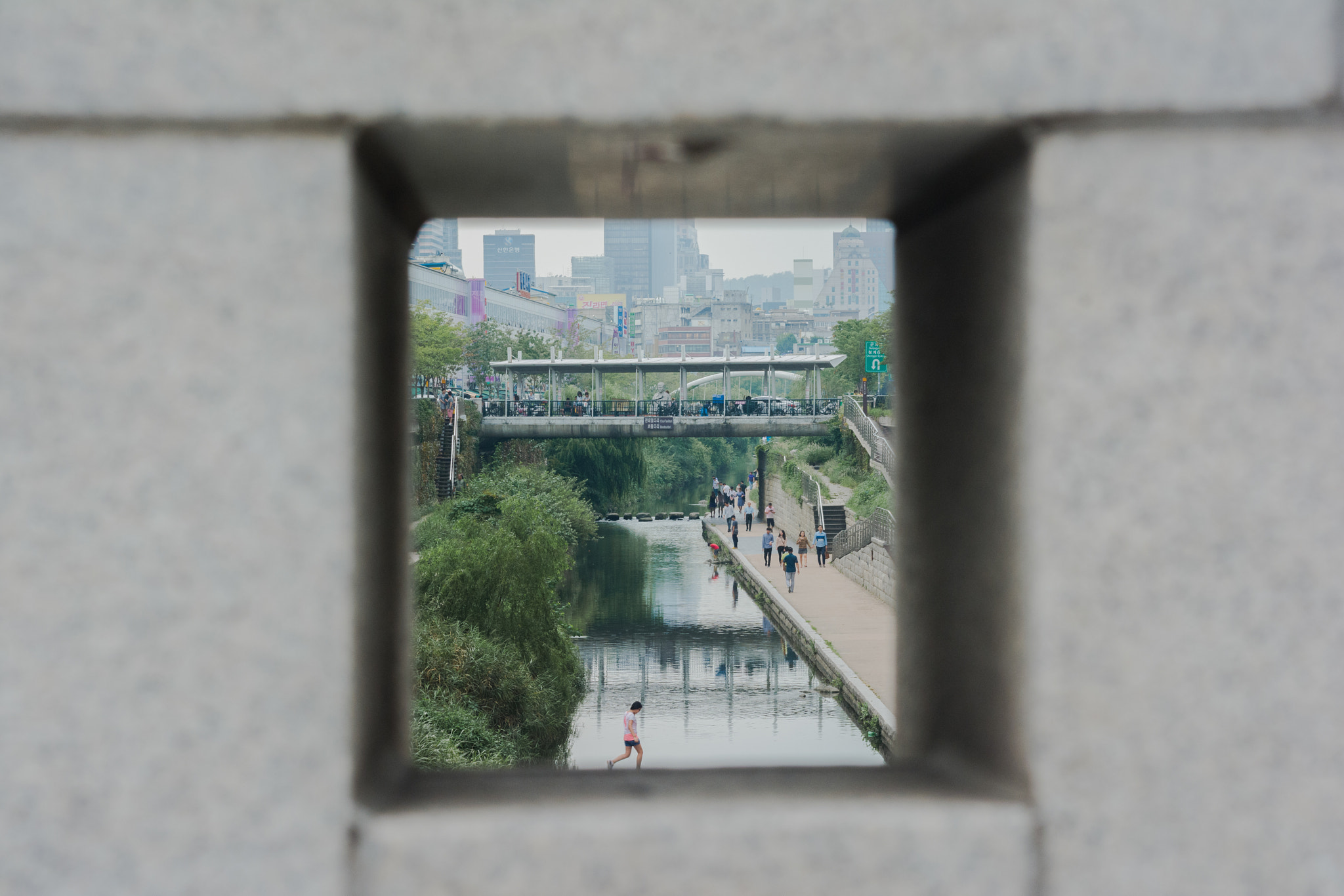 Nikon D7100 + AF Zoom-Nikkor 35-70mm f/2.8D sample photo. Dongdaemun through the hole photography