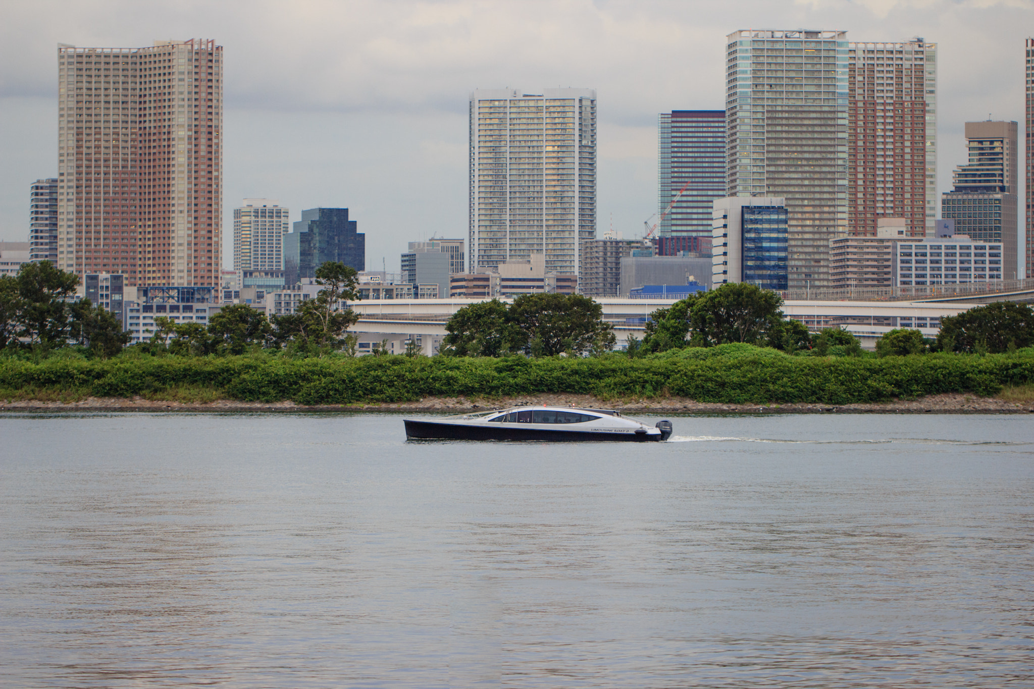 Canon EOS 600D (Rebel EOS T3i / EOS Kiss X5) + Canon EF 100mm F2.8L Macro IS USM sample photo. Super bateau ! photography
