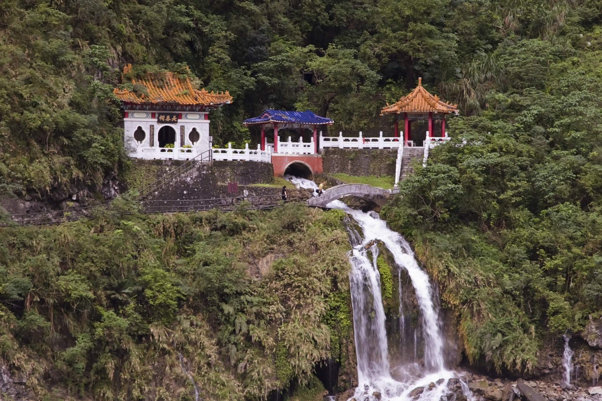 Canon EOS 30D + Canon EF 24-105mm F4L IS USM sample photo. Taroko photography