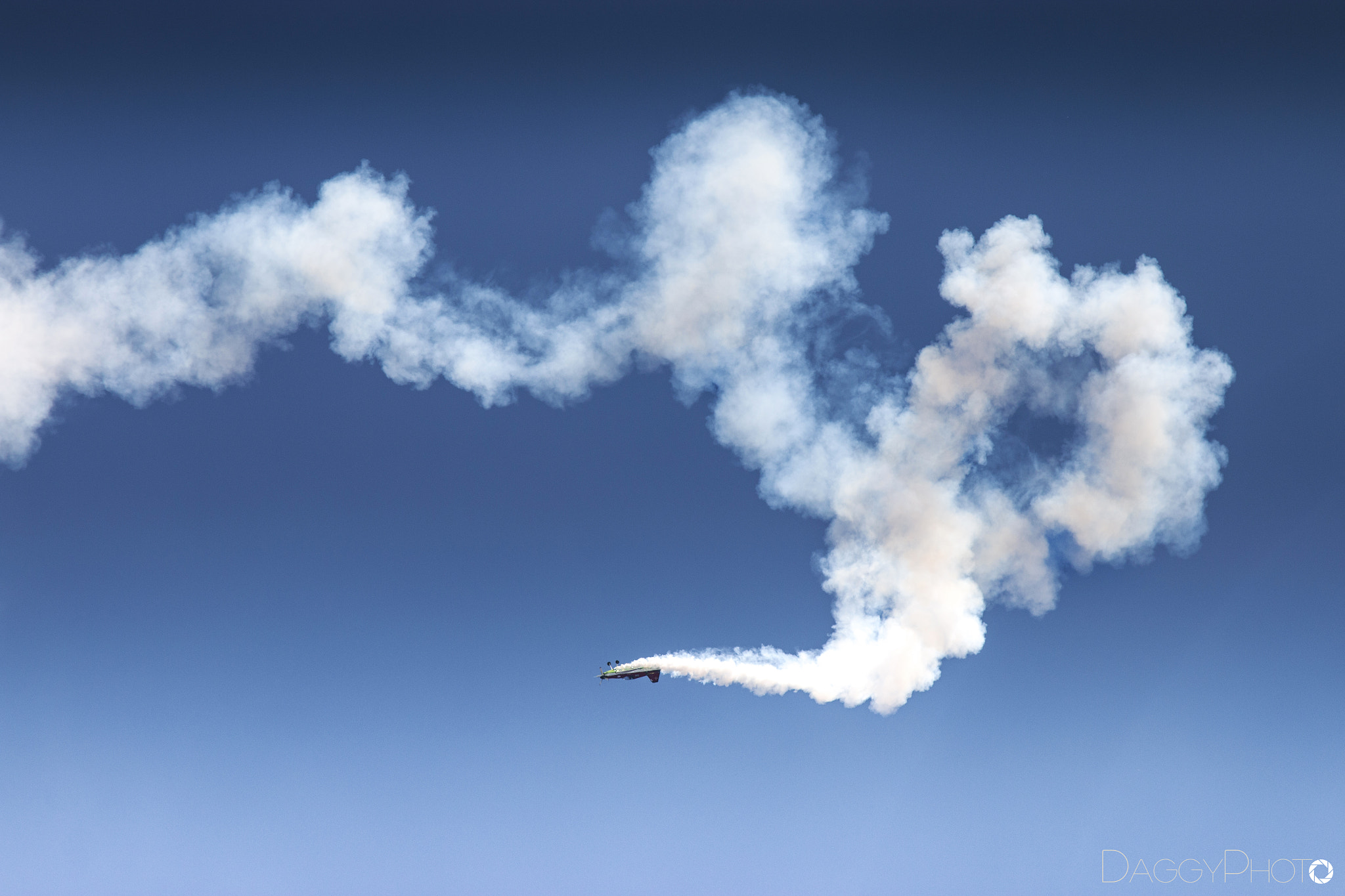 Sigma 70-200mm F2.8 EX DG OS HSM sample photo. Drawing in the sky photography