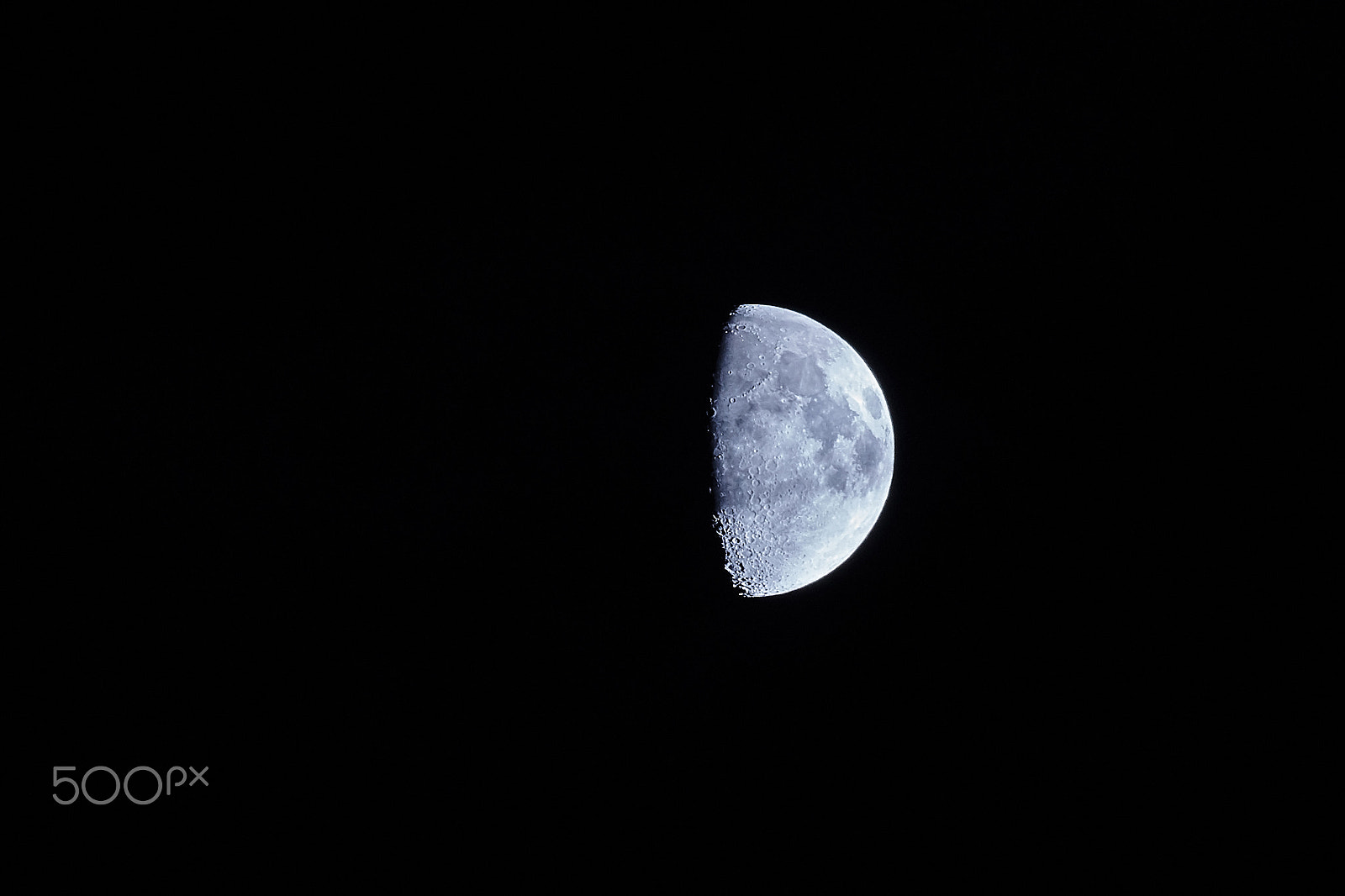 Minolta AF 300mm F2.8 HS-APO G sample photo. Lune photography