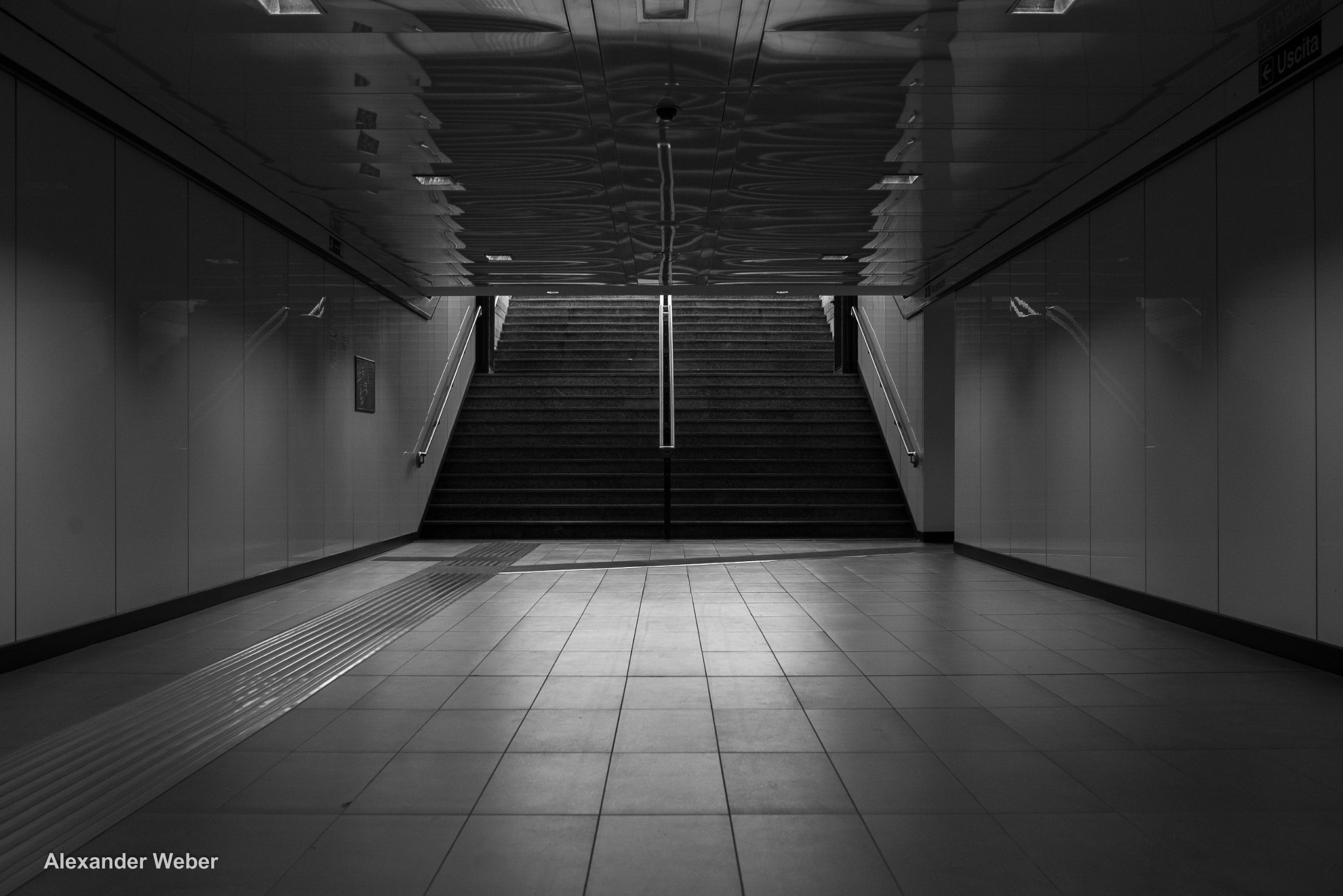Nikon AF-S Nikkor 24-70mm F2.8E ED VR sample photo. La metro photography