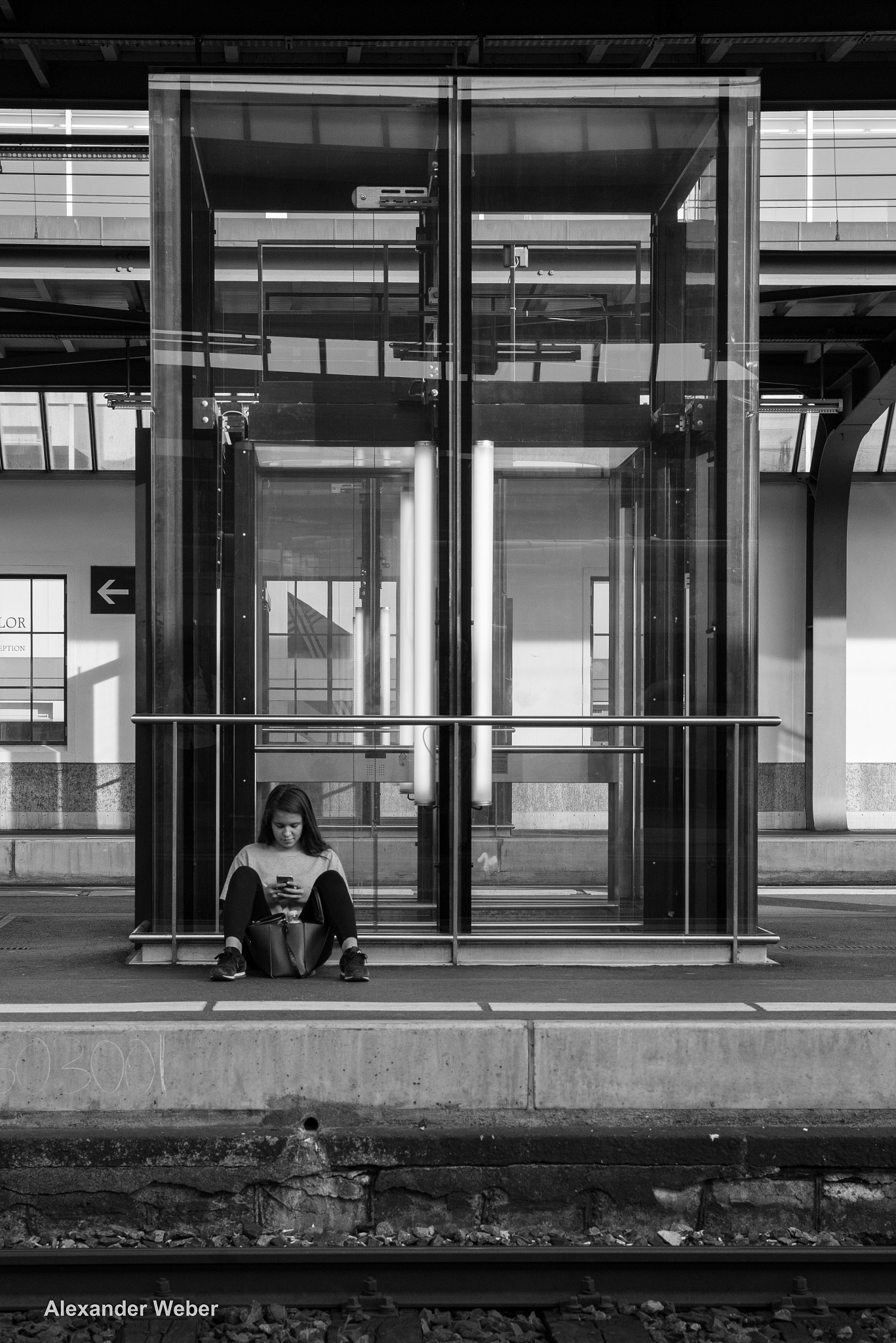 Nikon AF-S Nikkor 24-70mm F2.8E ED VR sample photo. Waiting for the train photography