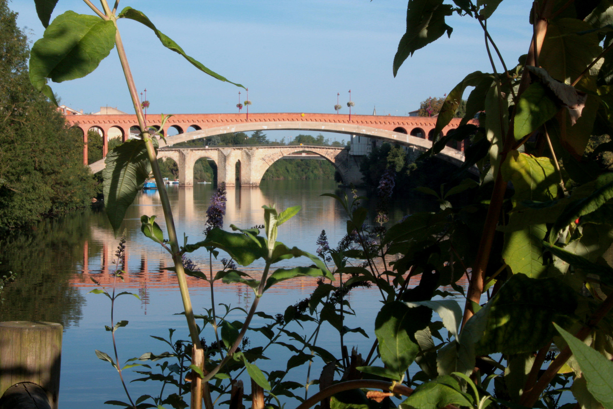 Canon EOS 1100D (EOS Rebel T3 / EOS Kiss X50) + Canon TS-E 90mm F2.8 Tilt-Shift sample photo. Villeneuve's bridges photography