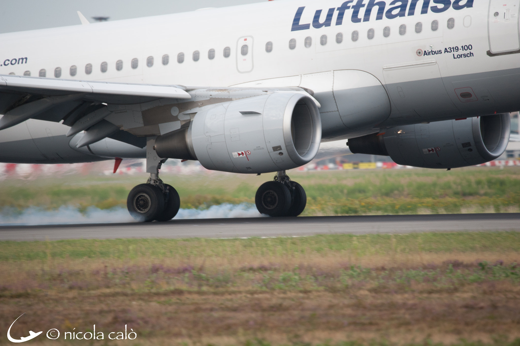 Sigma 150-600mm F5-6.3 DG OS HSM | C sample photo. Landings at malpensa international airport photography