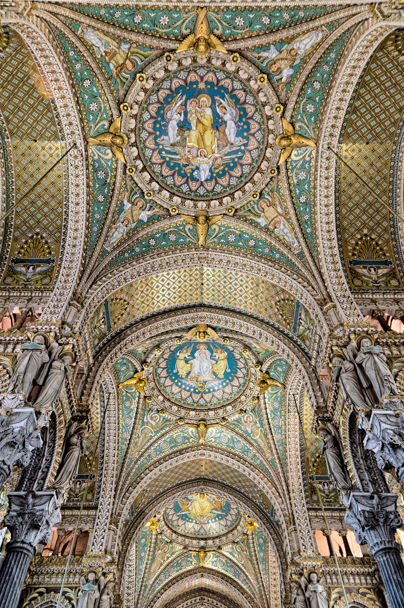 Sigma 17-70mm F2.8-4 DC Macro OS HSM | C sample photo. Lyon notre dame de fourvière photography