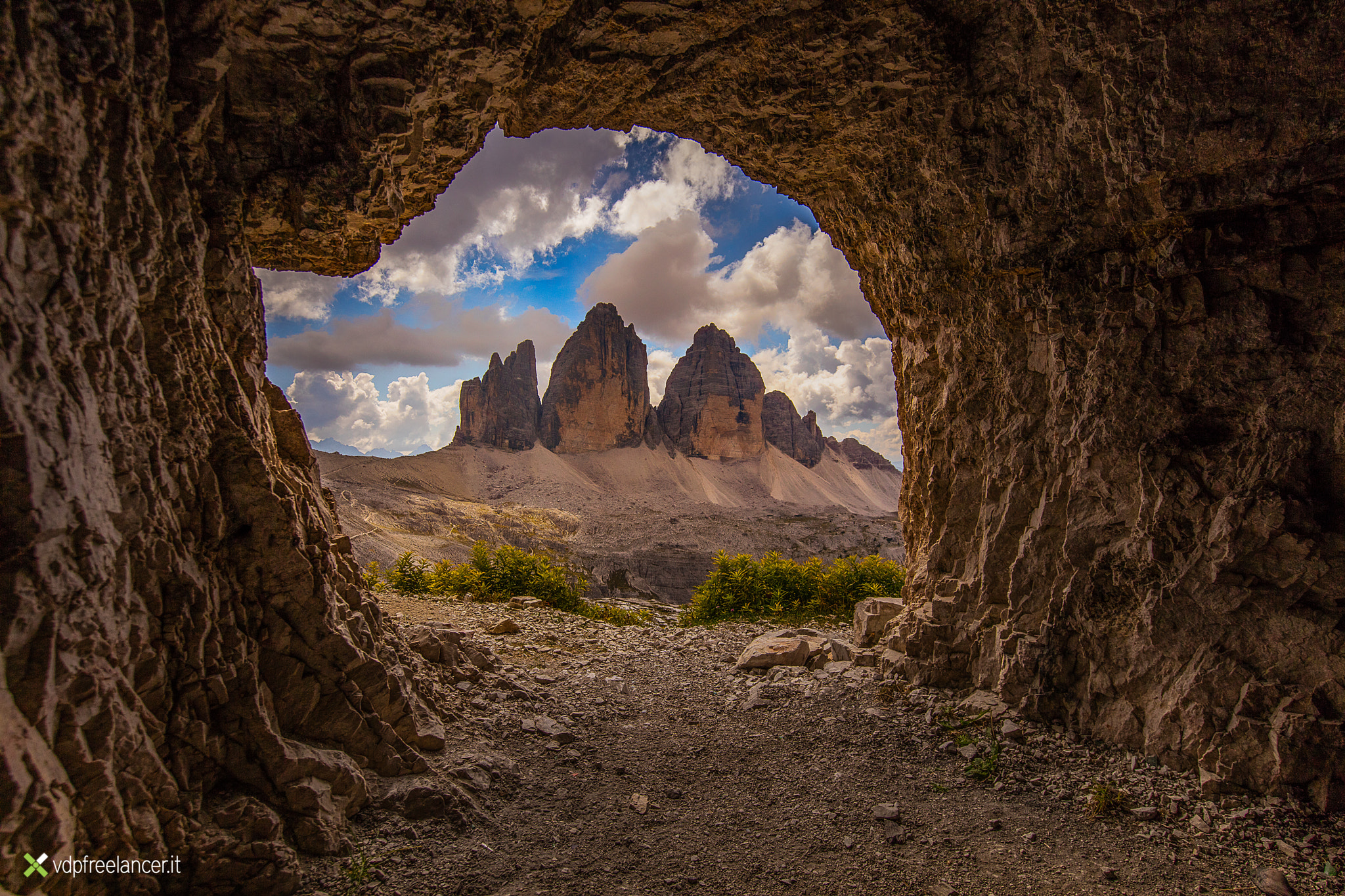 Canon EOS 5DS + Canon EF 11-24mm F4L USM sample photo. Tunnel of love photography