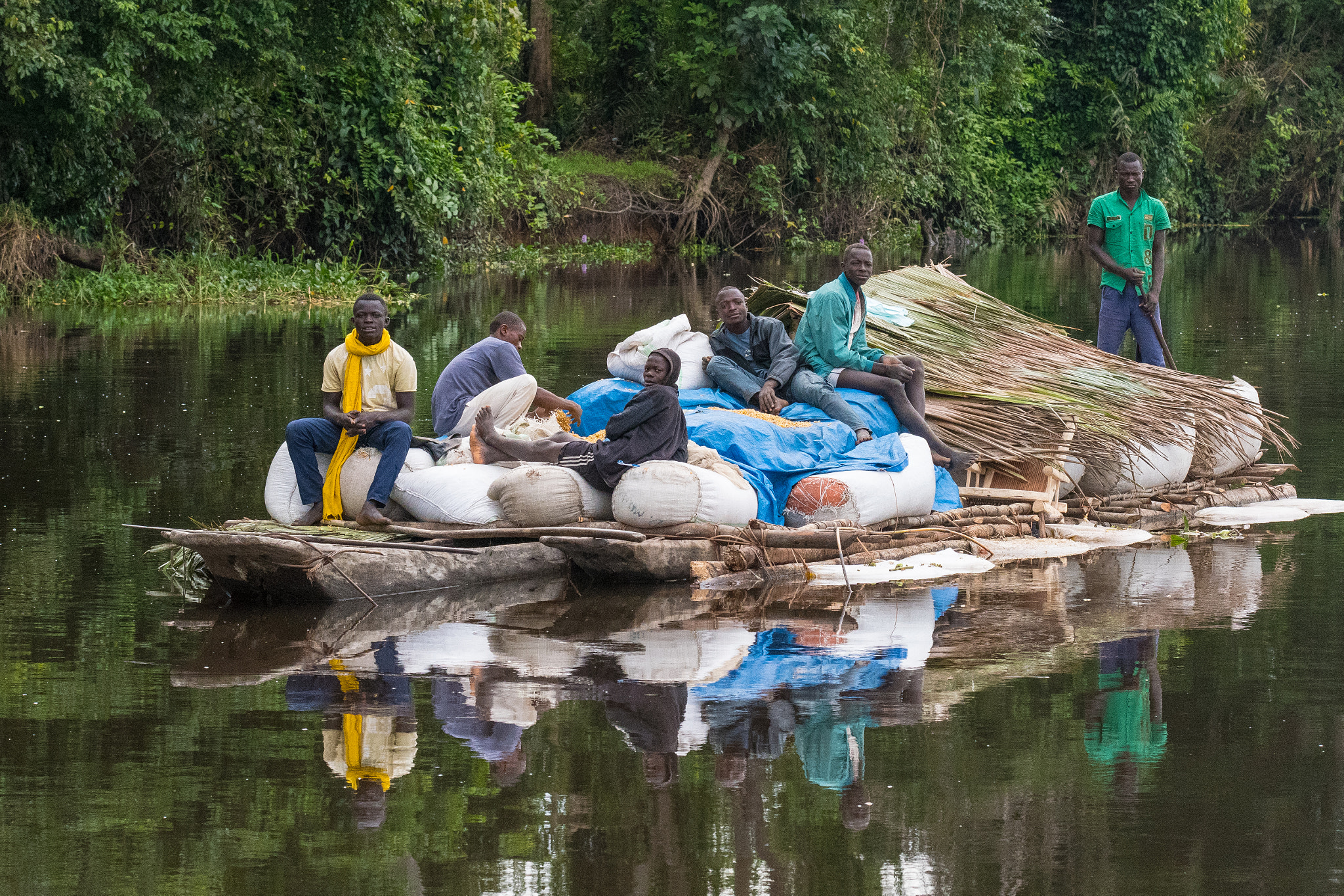 Nikon AF-S Nikkor 70-200mm F4G ED VR sample photo. Canoe raft on the congo photography