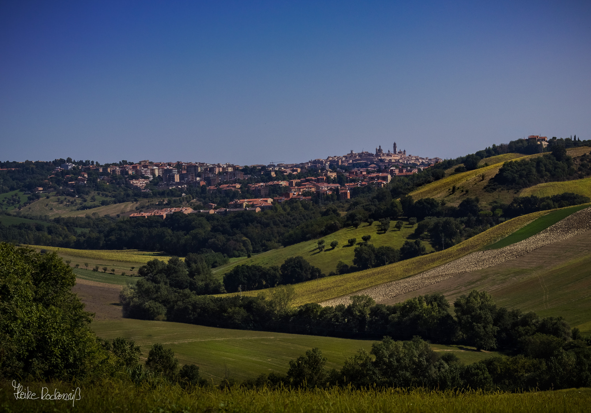 Canon EF-S 55-250mm F4-5.6 IS sample photo. Macerata photography