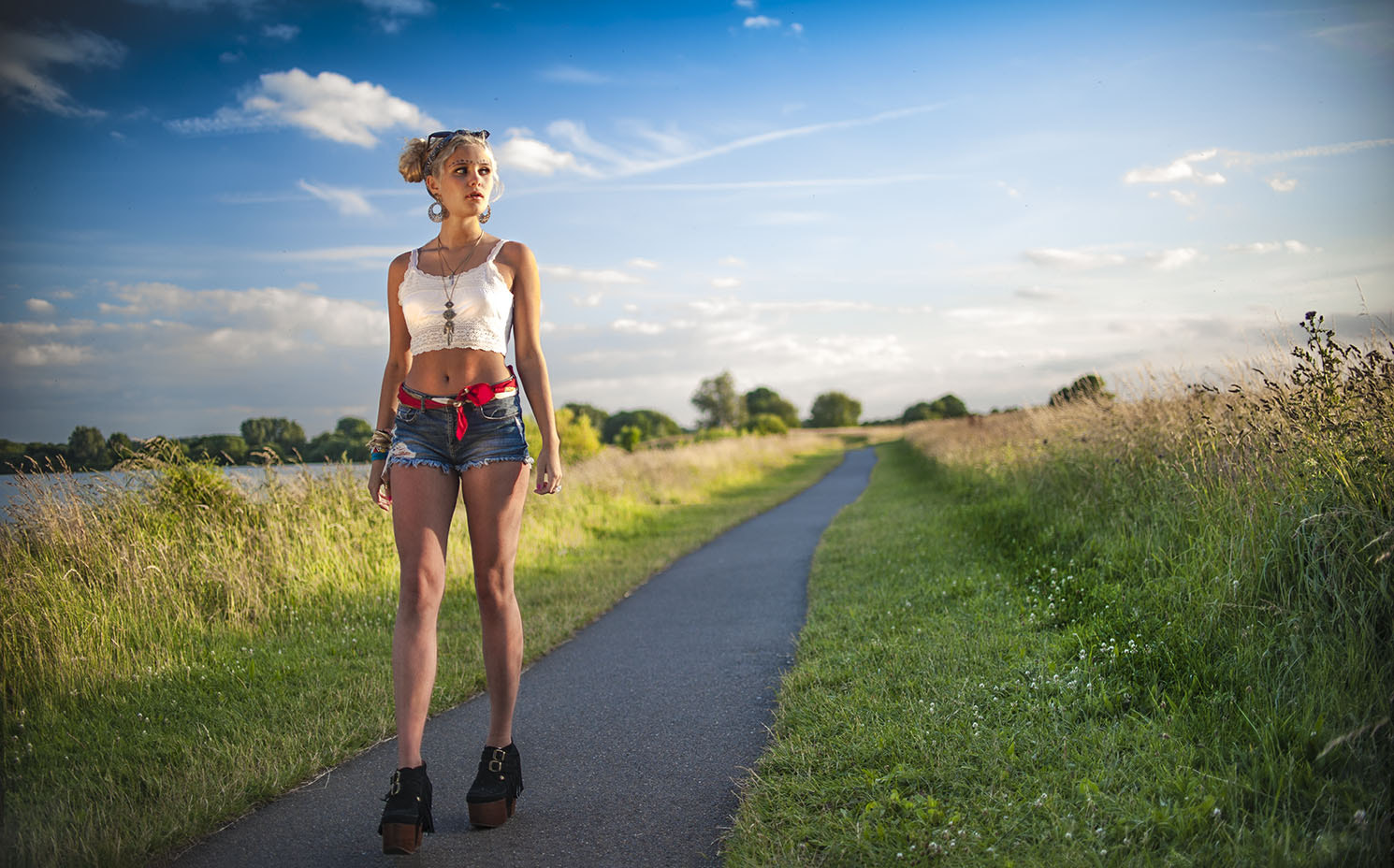 Nikon D700 + Nikon AF-S DX Nikkor 35mm F1.8G sample photo. Em at sunset in boho fashion shoot photography