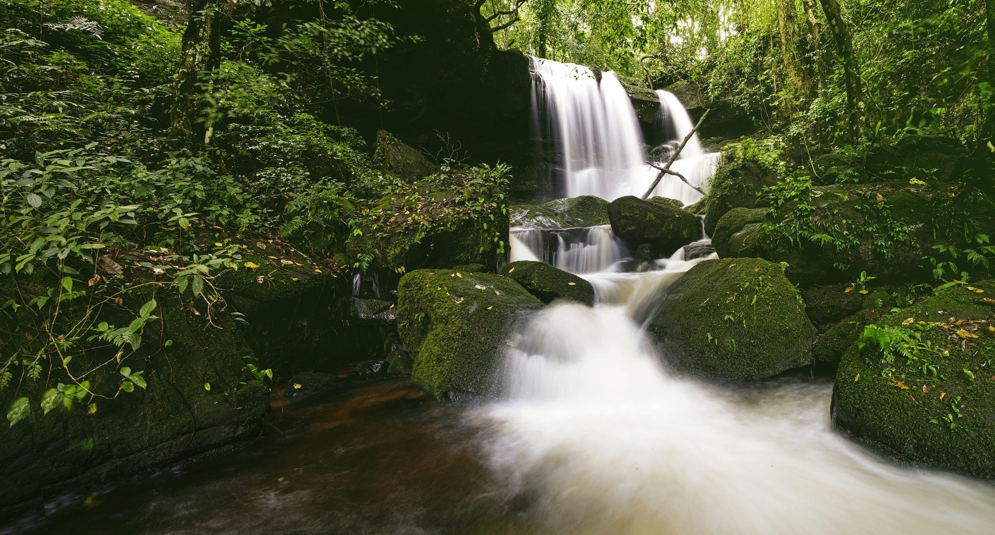 Nikon Df + Nikon AF-S Nikkor 28mm F1.8G sample photo. Mun dang waterfall photography