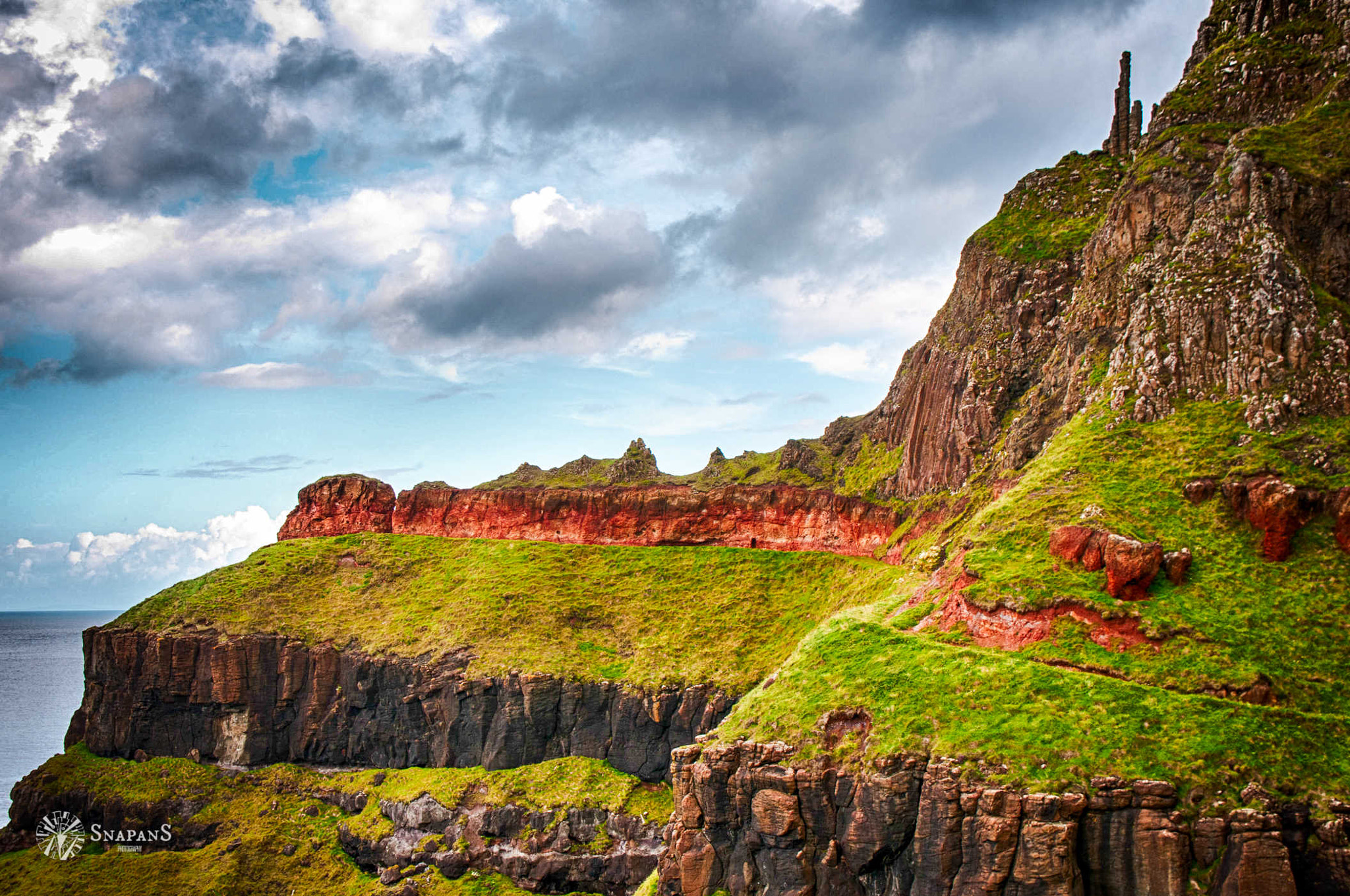 Nikon D5000 sample photo. Cliff of giant's causeway photography