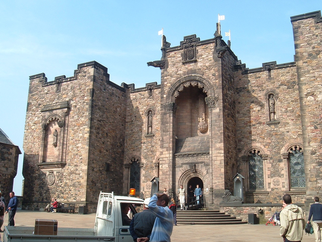 Fujifilm FinePix A330 sample photo. Exploring edinburgh castle photography