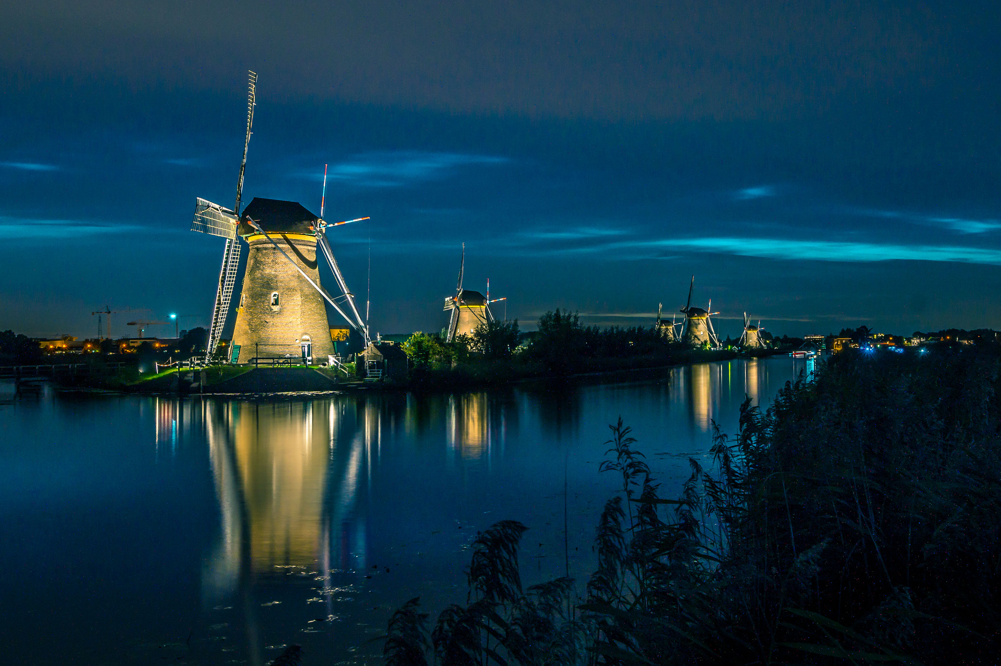 Sony SLT-A58 + 10-20mm F3.5 sample photo. Kinderdijk illuminated photography