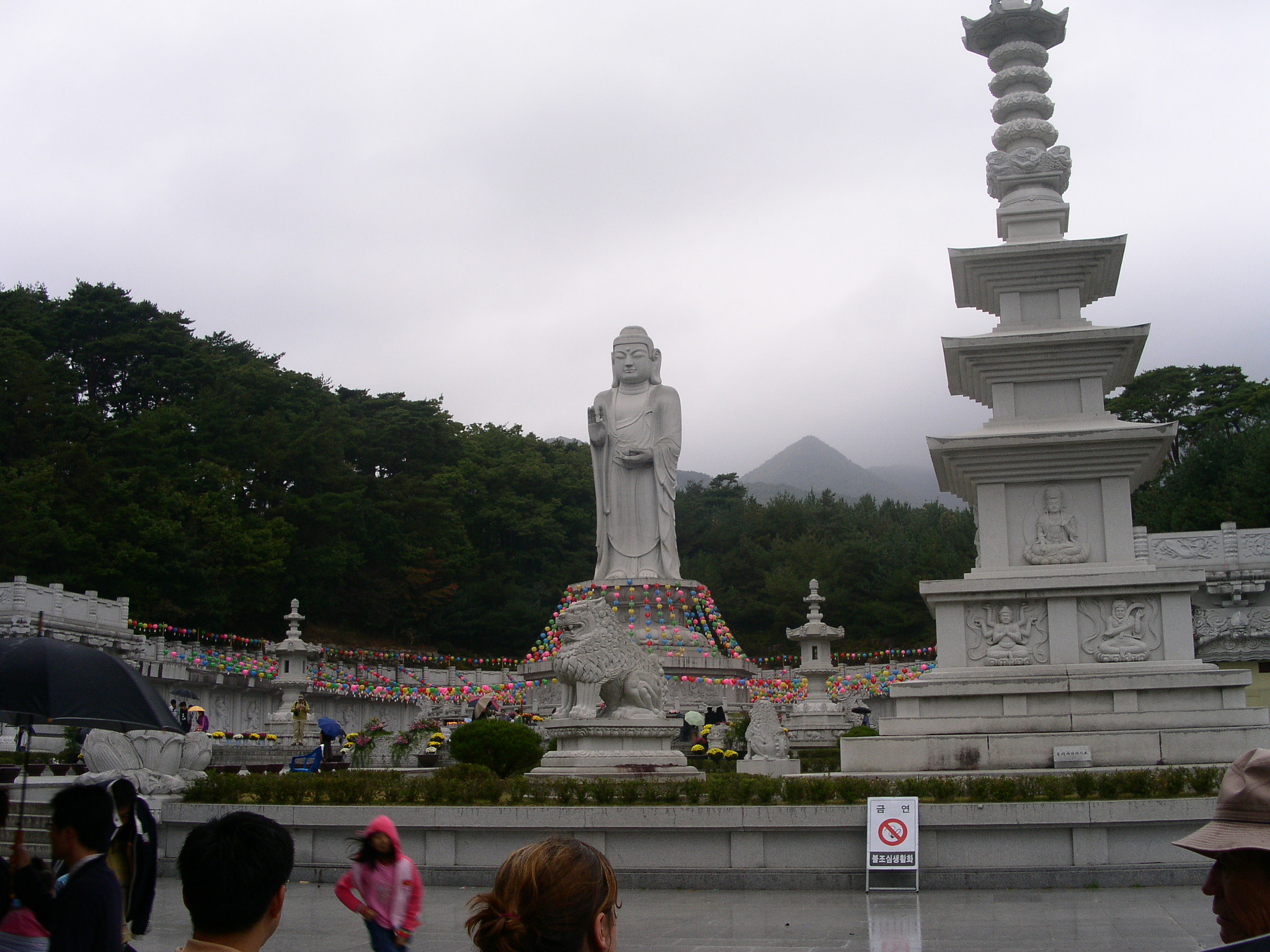 KONICA MINOLTA DiMAGE F300 sample photo. ‘tongil daebul’ at donghwasa temple photography