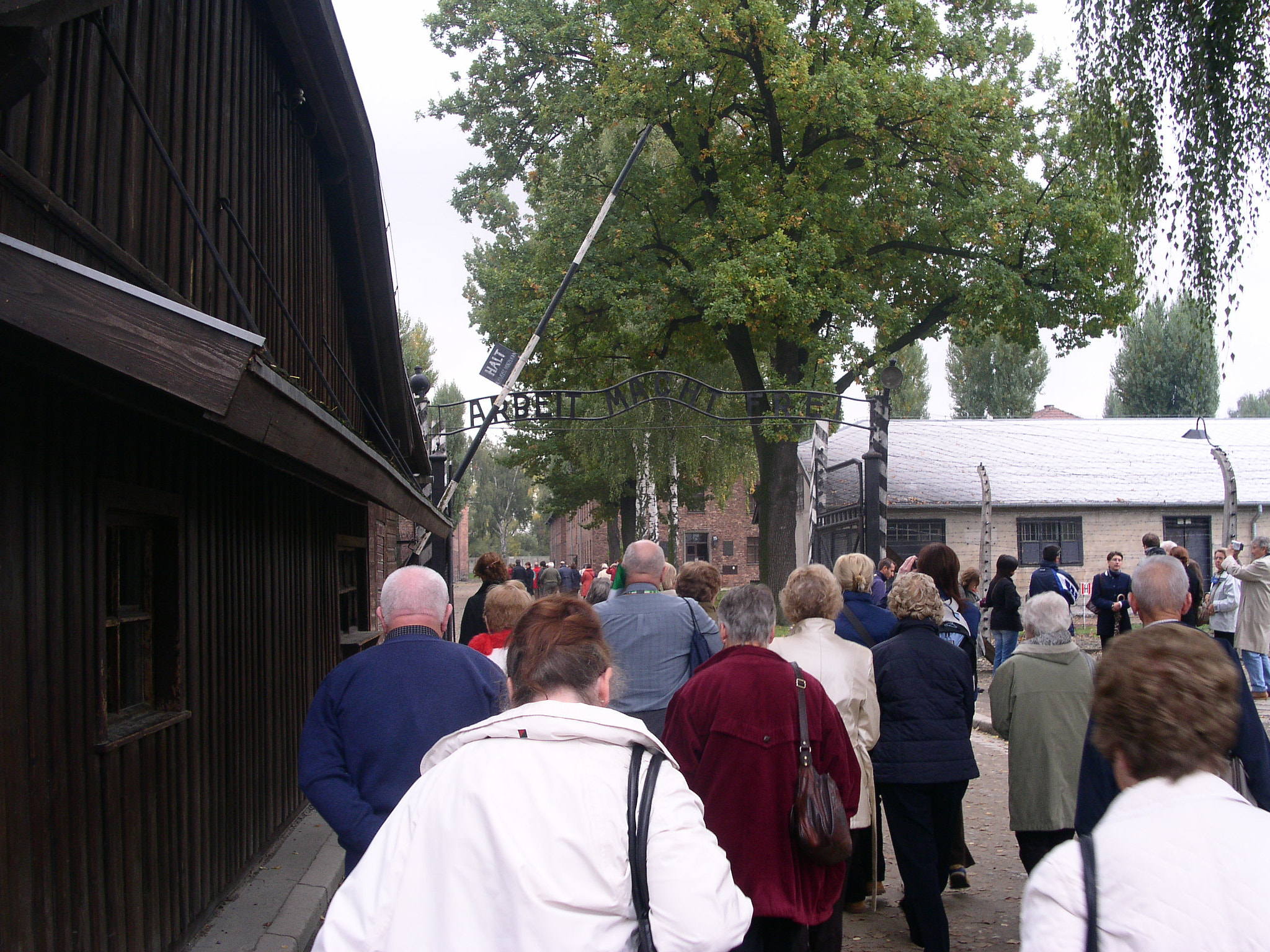 KONICA MINOLTA DiMAGE F300 sample photo. Auschwitz-birkenau state museum photography