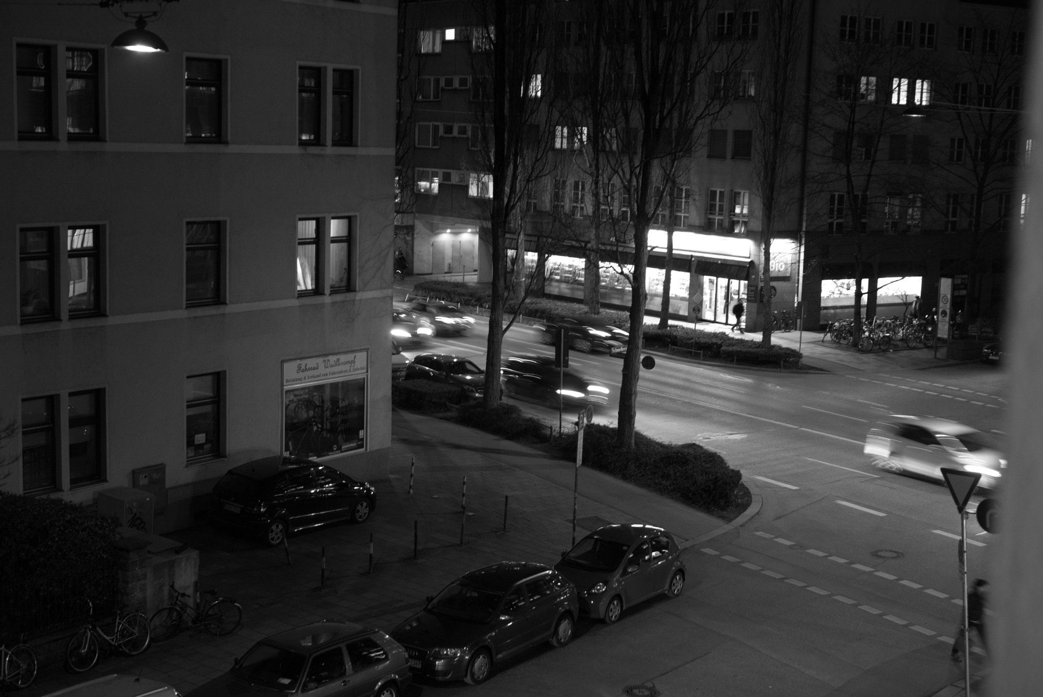 Leica Summilux-M 50mm F1.4 ASPH sample photo. Munich street corner at night photography