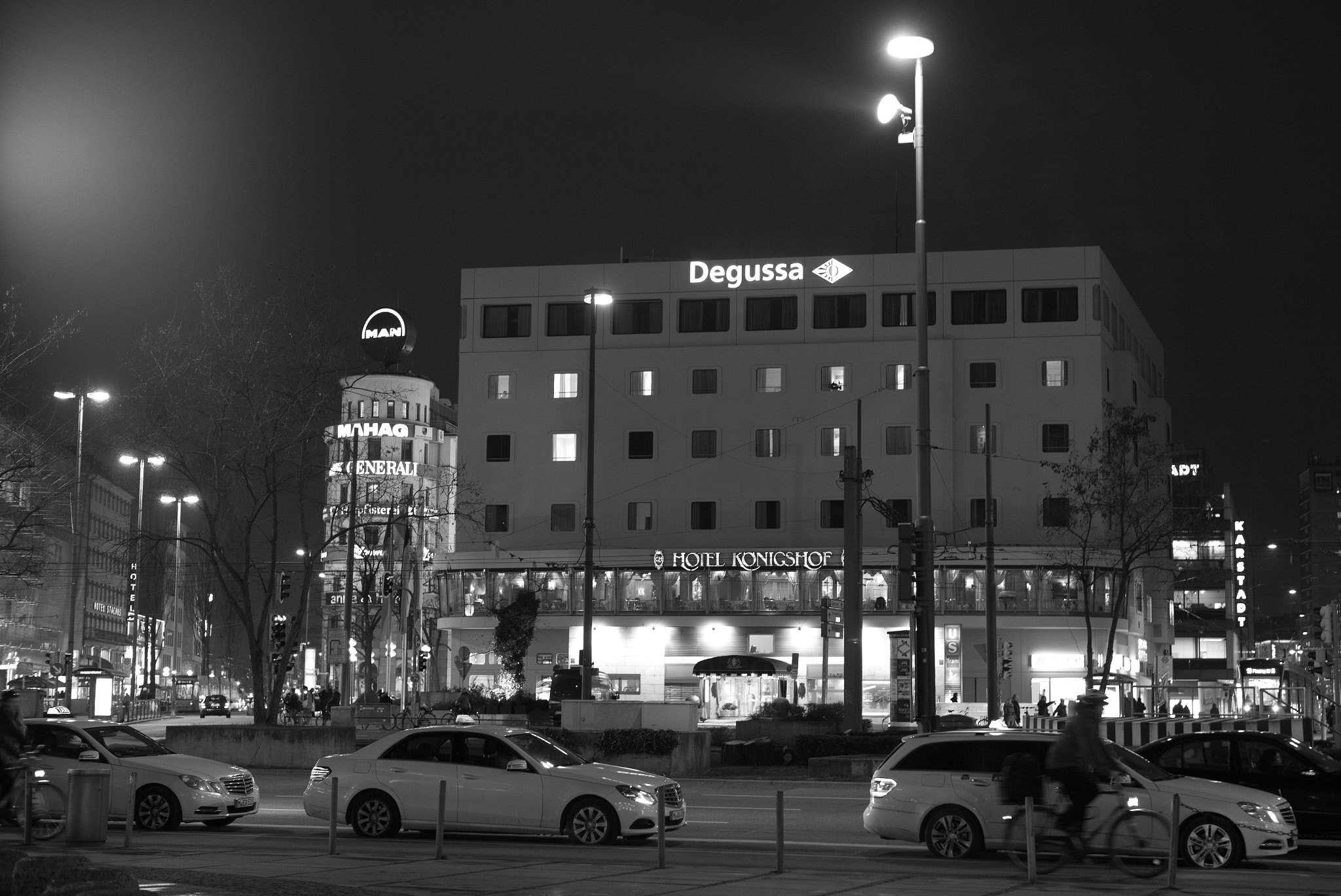 Leica Summilux-M 50mm F1.4 ASPH sample photo. Stachus at night photography