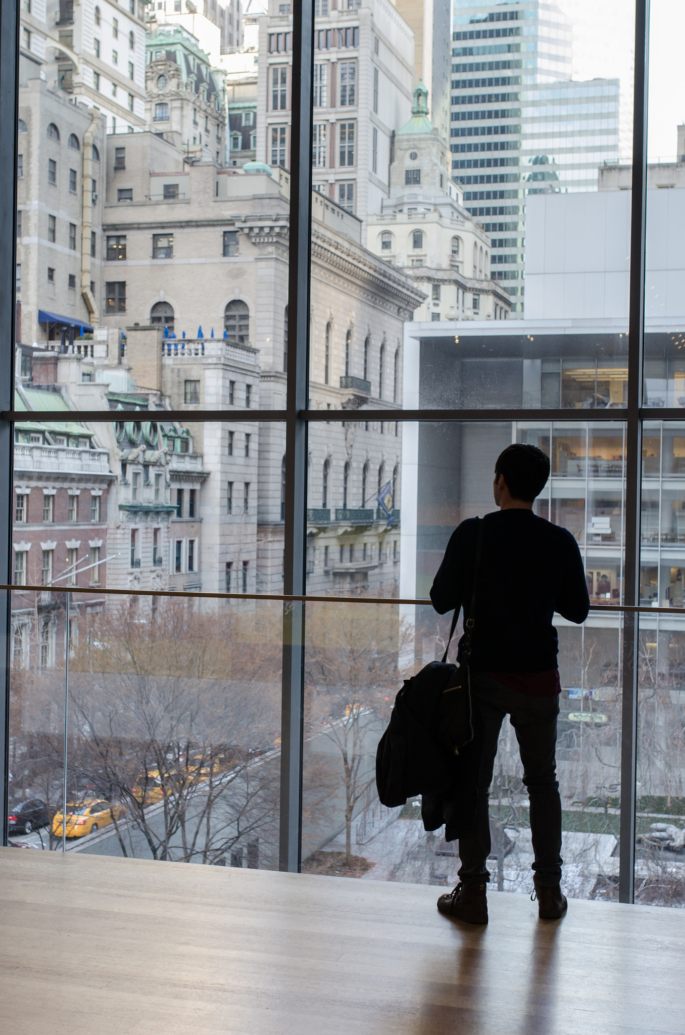 Nikon D7000 + Sigma 35mm F1.4 DG HSM Art sample photo. Man viewing new york city photography