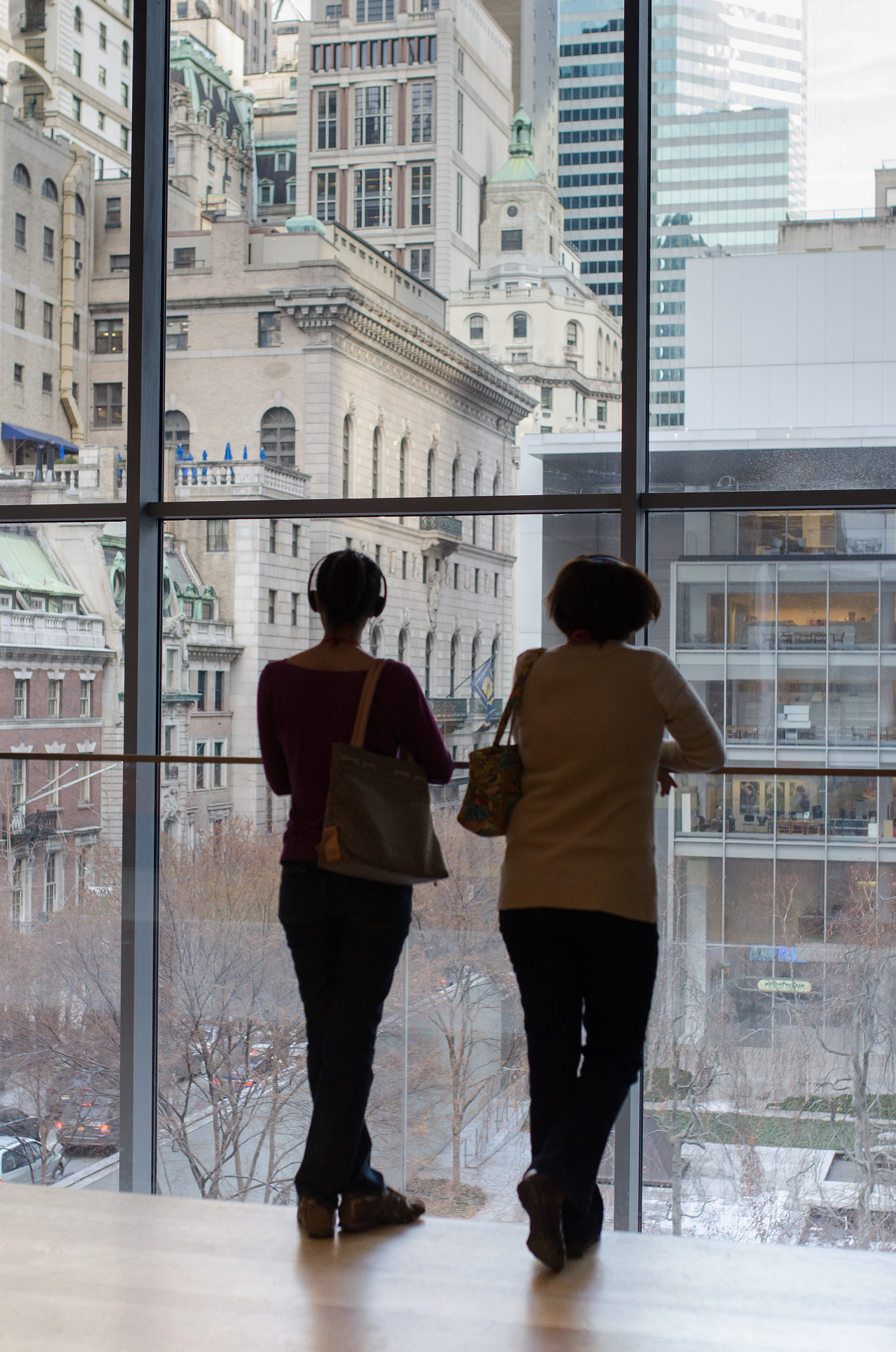 Nikon D7000 + Sigma 35mm F1.4 DG HSM Art sample photo. Women viewing new york city photography