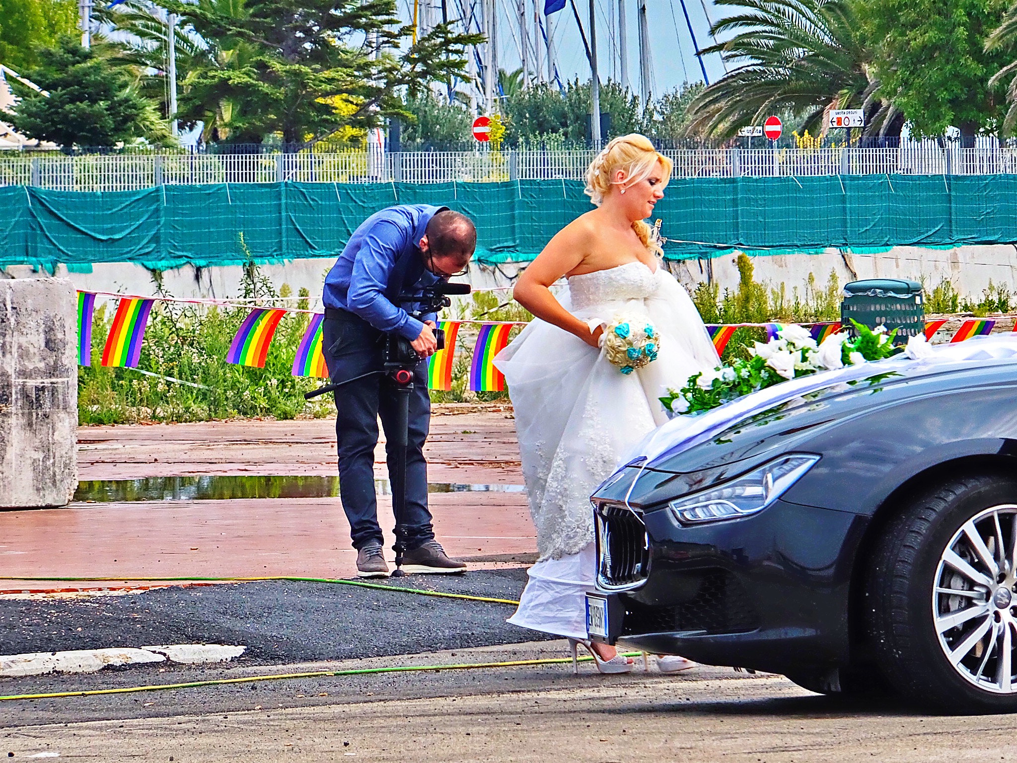 Fujifilm FinePix F900EXR sample photo. A beautiful bride for wedding photo at the ferris wheel photography