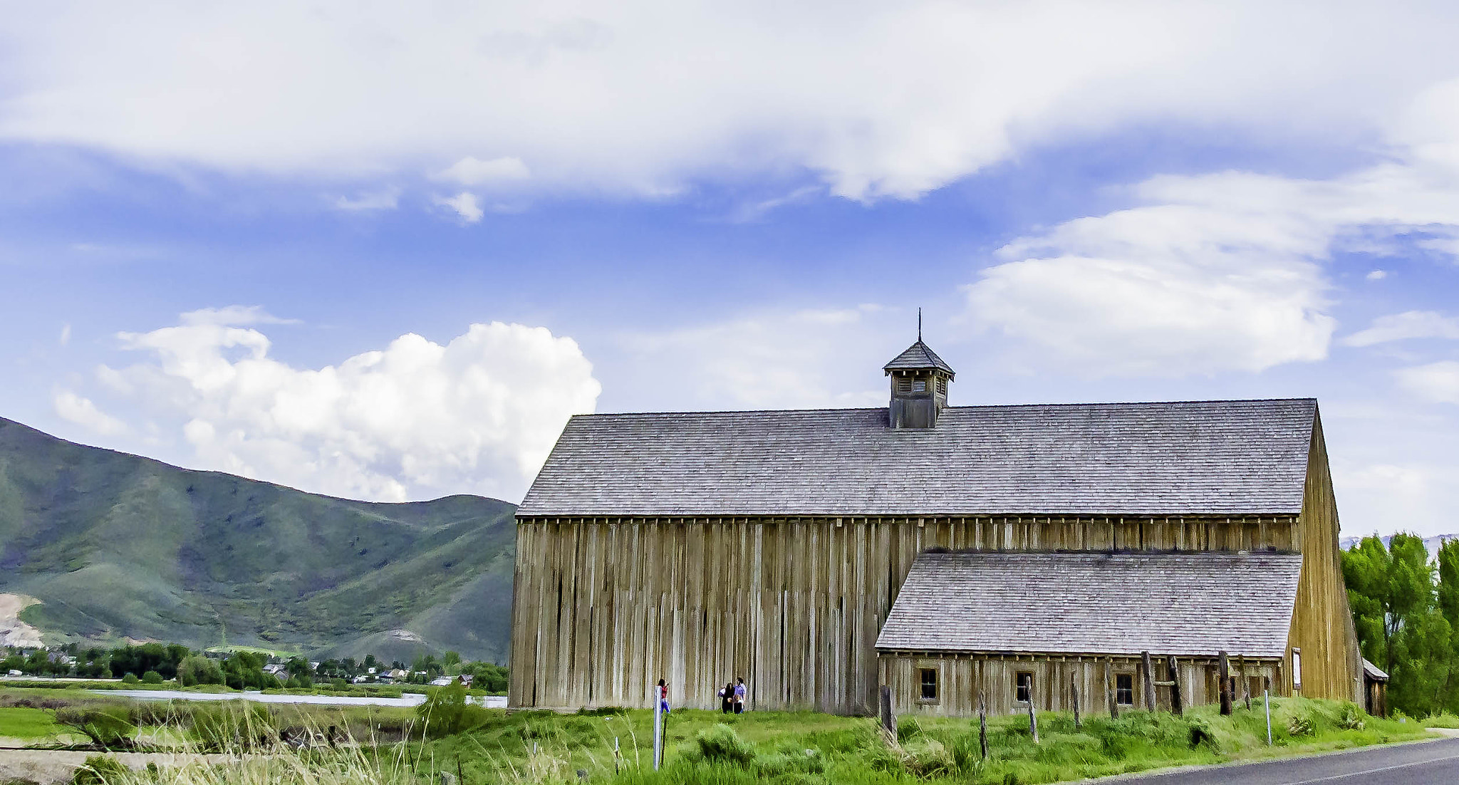 Canon EF-S 17-85mm F4-5.6 IS USM sample photo. The barn and the photographer photography