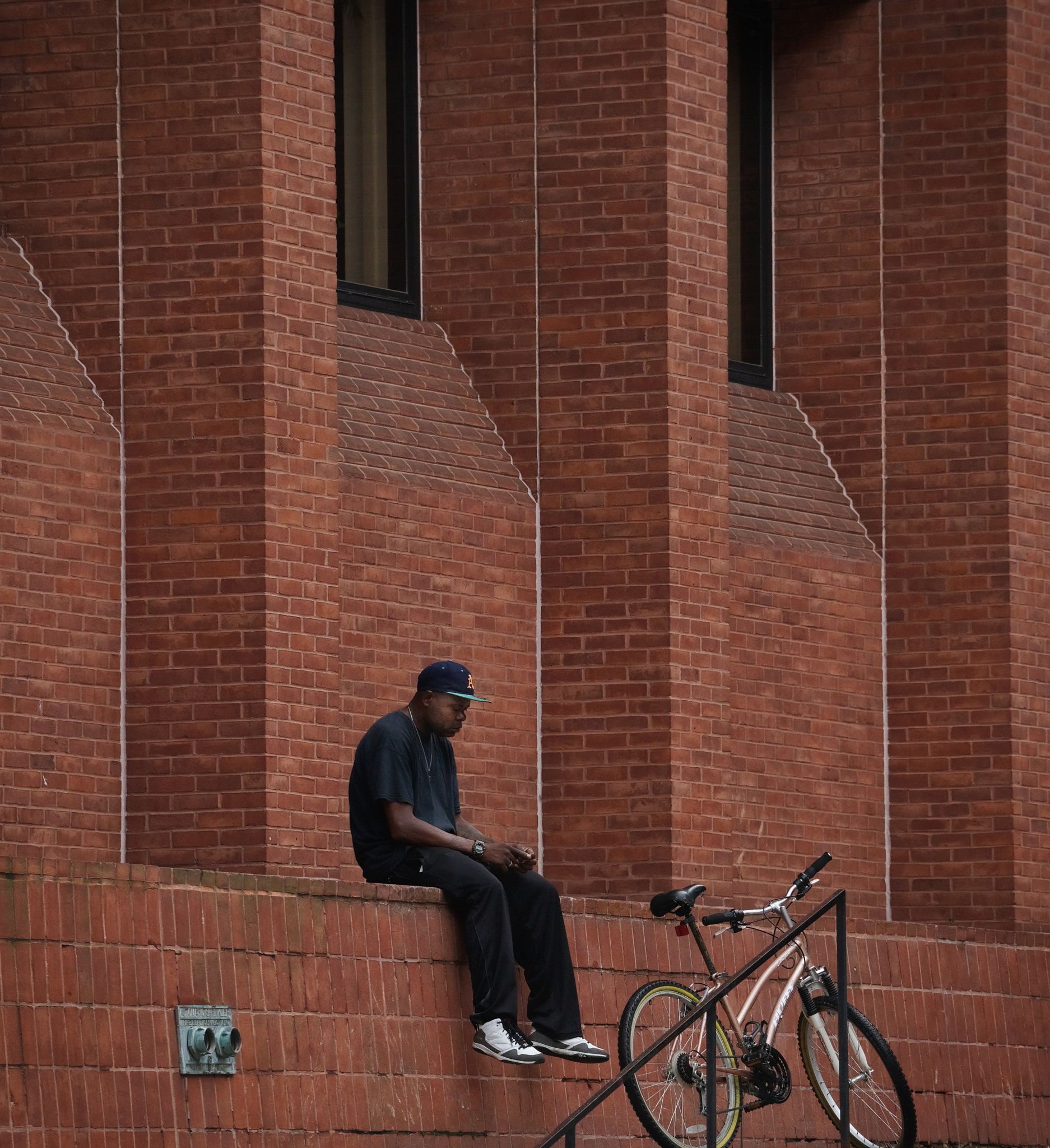 Sony FE 70-200mm F4 G OSS sample photo. Wall photography