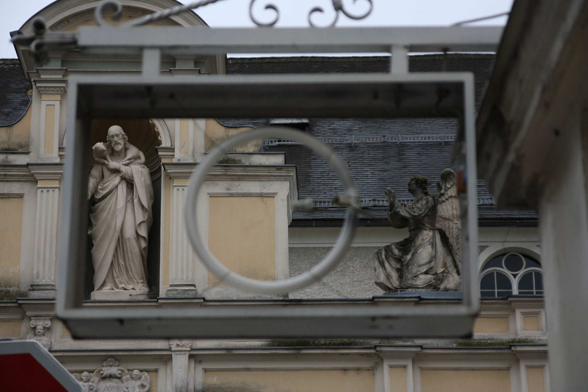 Canon EOS 1000D (EOS Digital Rebel XS / EOS Kiss F) sample photo. Framed religion photography