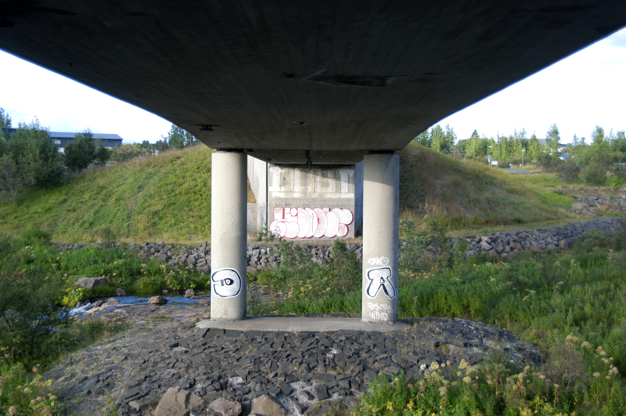 KONICA MINOLTA MAXXUM 5D sample photo. Under the bridge! photography