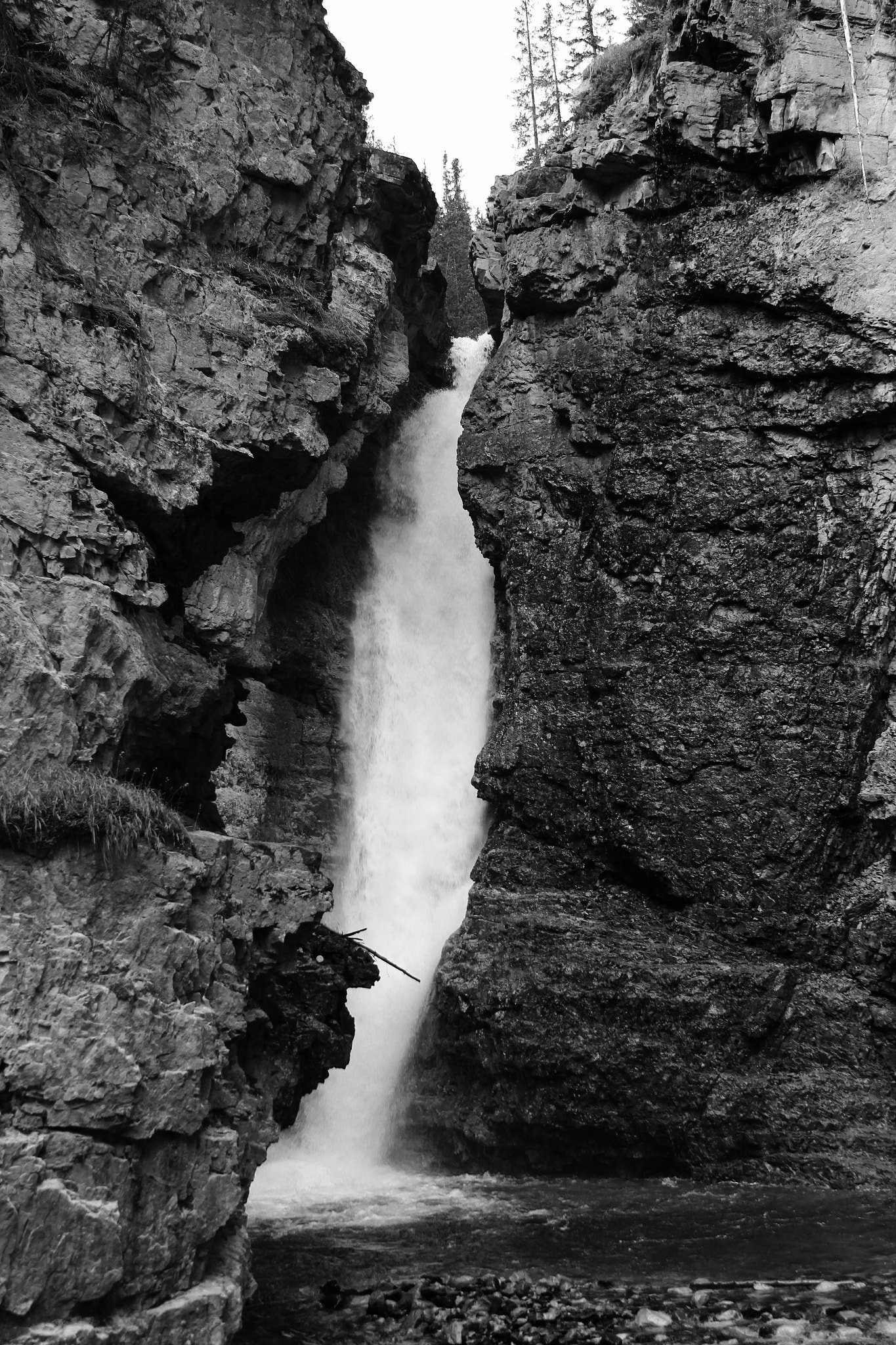 Canon EF-S 18-55mm F3.5-5.6 IS II sample photo. Upper falls at johnston's canyon photography