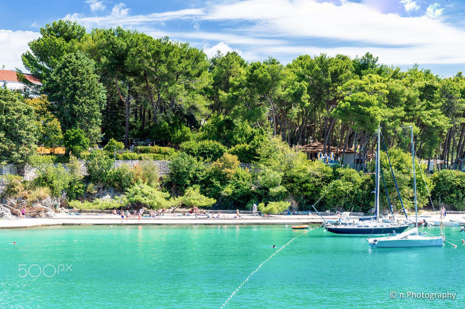 Sigma 17-70mm F2.8-4 DC Macro OS HSM | C sample photo. Suspended boat photography