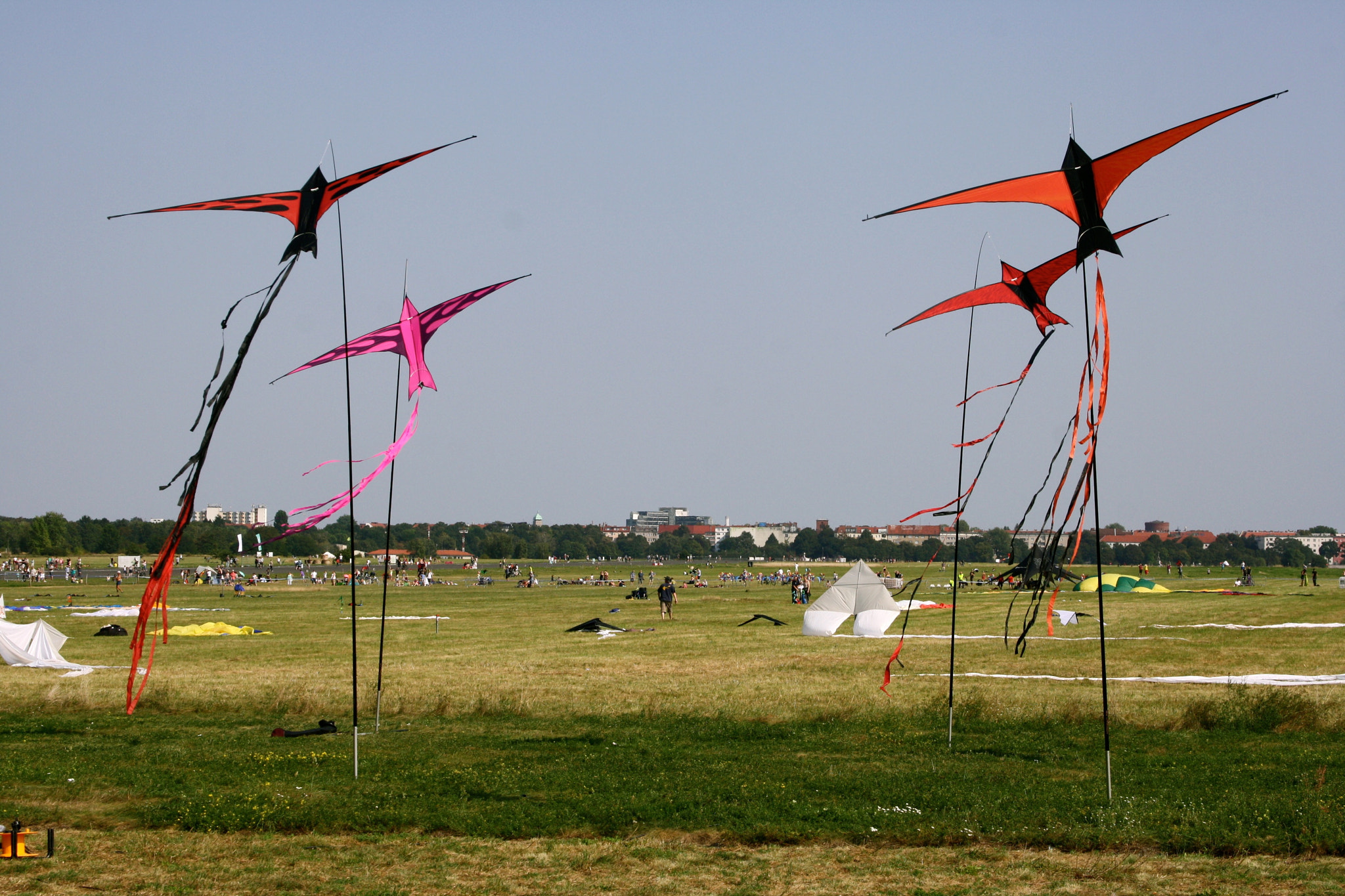 Canon EF 28-135mm F3.5-5.6 IS USM sample photo. Berlin - tempelhofer feld photography