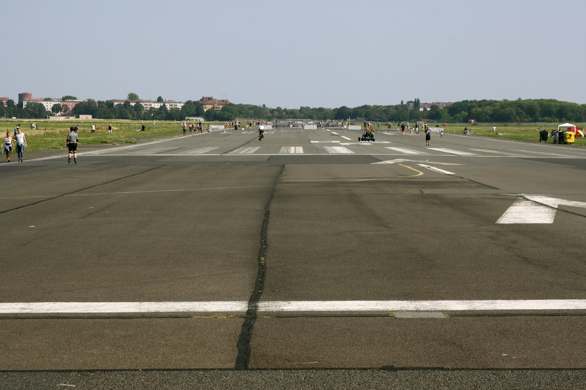 Canon EF 28-135mm F3.5-5.6 IS USM sample photo. Berlin - tempelhofer feld photography