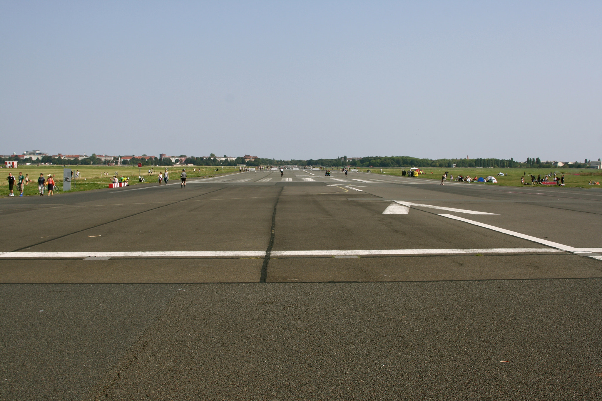 Canon EF 28-135mm F3.5-5.6 IS USM sample photo. Berlin - tempelhofer feld photography
