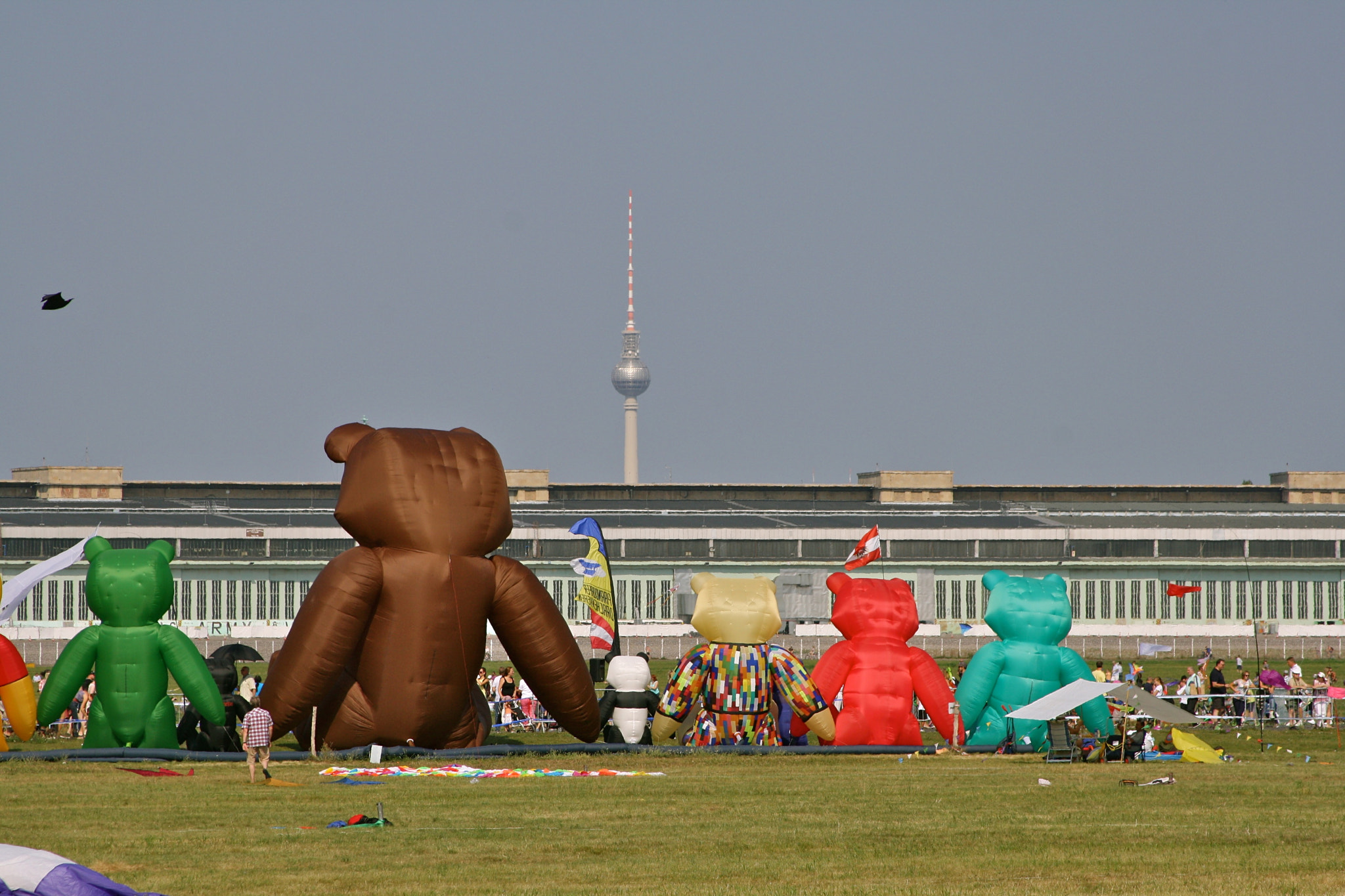Canon EF 28-135mm F3.5-5.6 IS USM sample photo. Berlin - tempelhofer feld photography