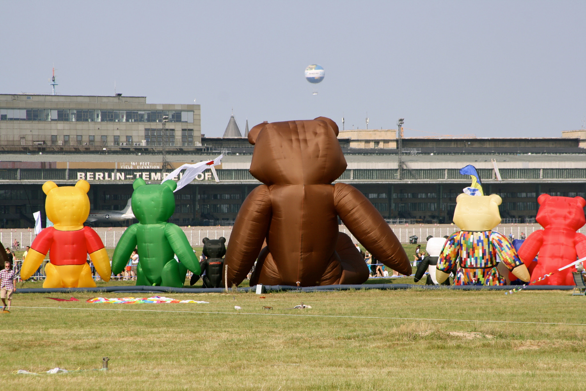 Canon EF 28-135mm F3.5-5.6 IS USM sample photo. Berlin - tempelhofer feld photography