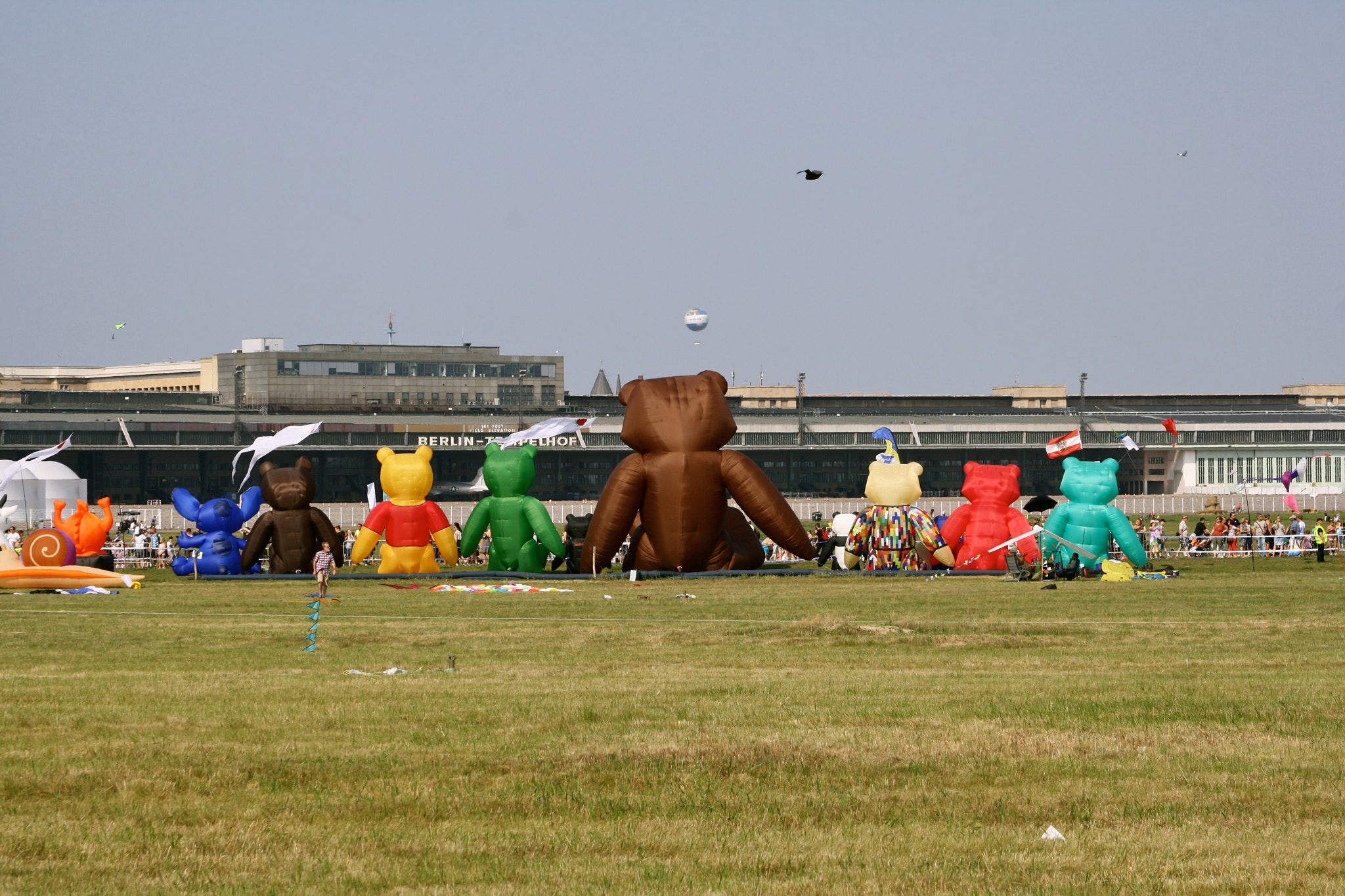 Canon EF 28-135mm F3.5-5.6 IS USM sample photo. Berlin - tempelhofer feld photography