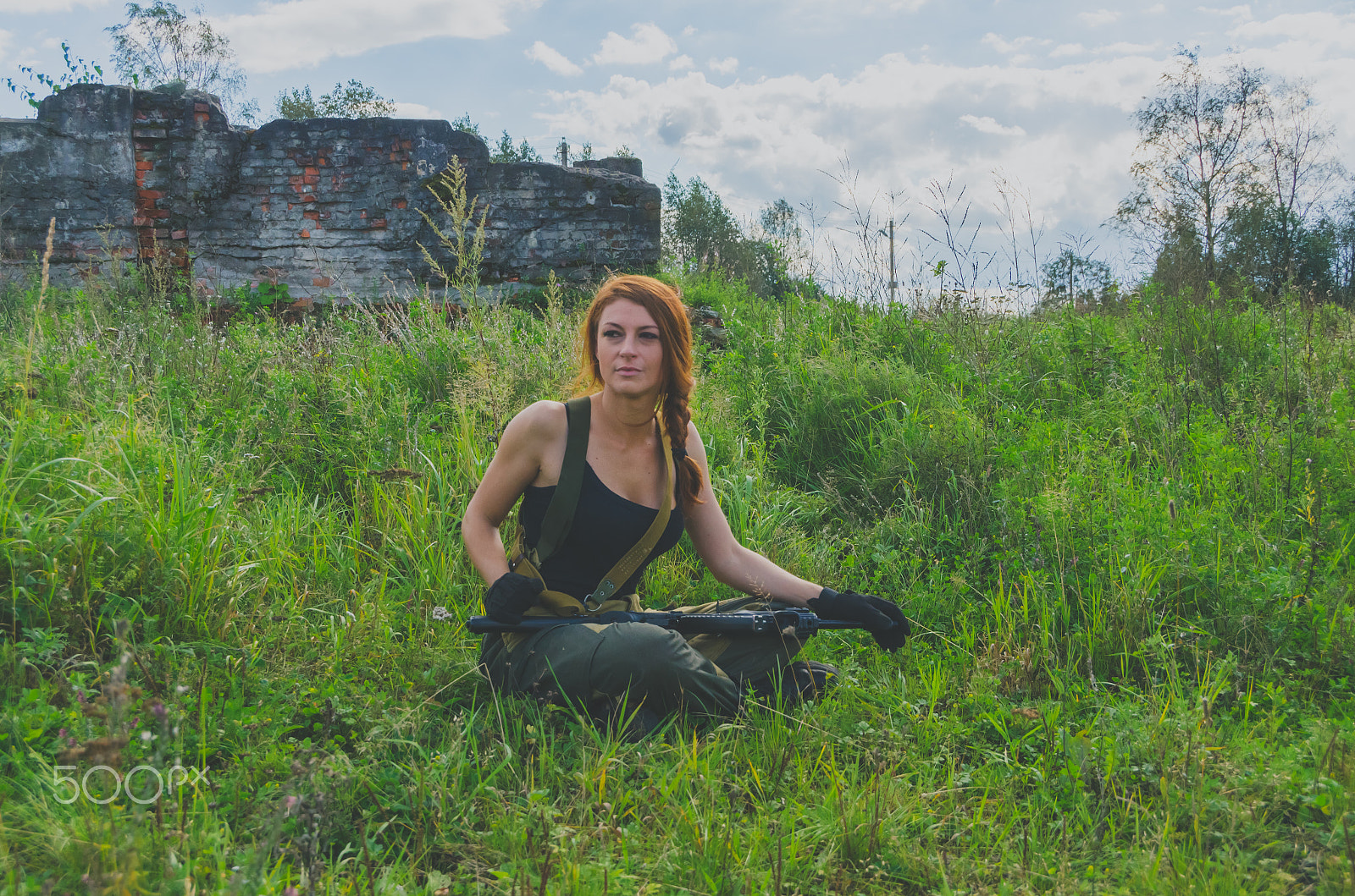 Nikon D7000 + Sigma 18-250mm F3.5-6.3 DC OS HSM sample photo. Redhead girl with a kalashnikov. photography