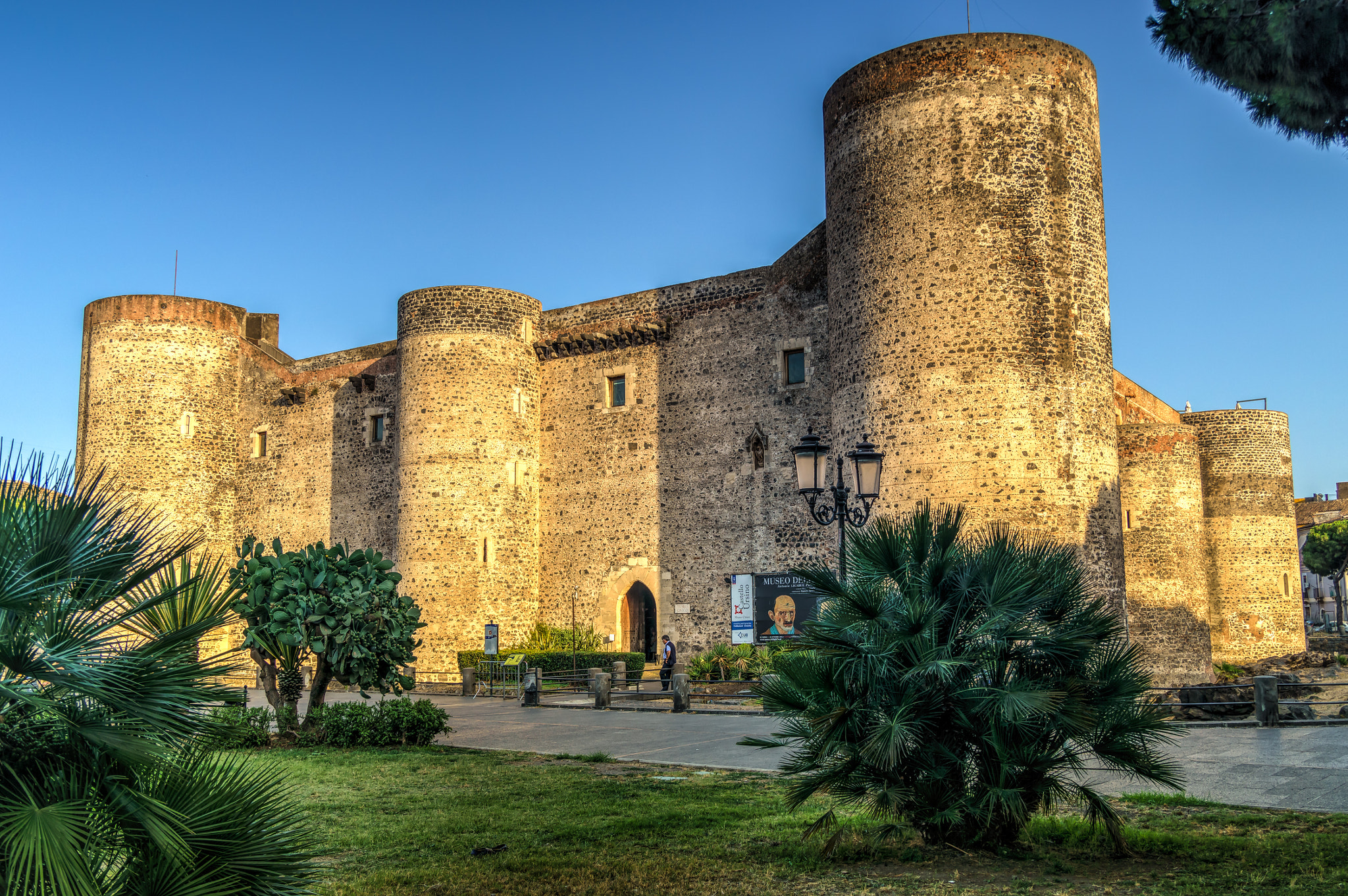 Sony ILCA-77M2 + Sigma 17-70mm F2.8-4.5 (D) sample photo. Castello ursino photography